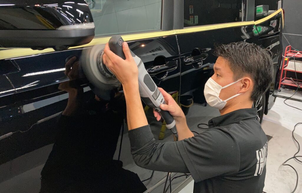 トヨタ・ノア：クラスM施工：下地処理工程：研磨の様子２
