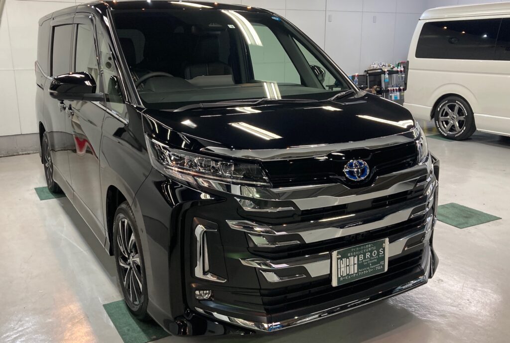 トヨタ・ノア：クラスM施工：完成写真：右フロントバンパーの写真