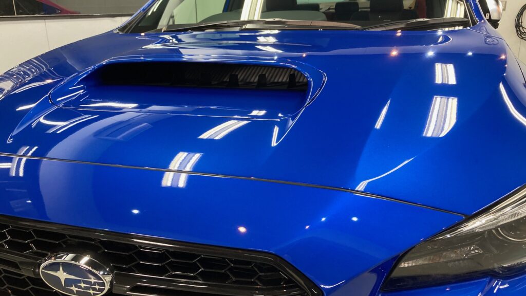 スバル・WRX：セラミックコーティング施工：施工完成写真：ボンネットアップの写真１