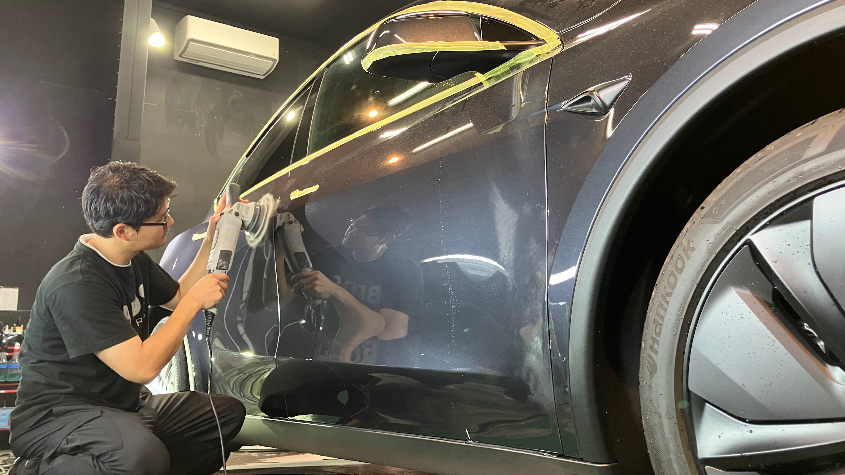 テスラ Model Y コーティング前の研磨