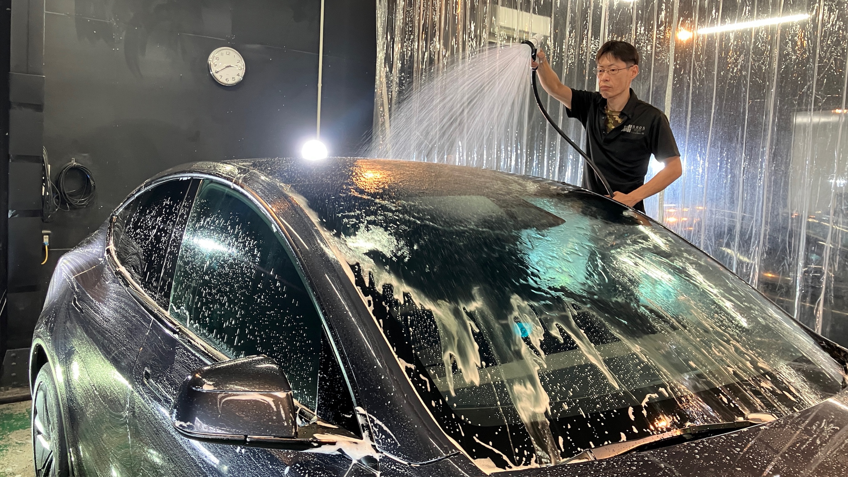 テスラ Model Y コーティング前の洗車