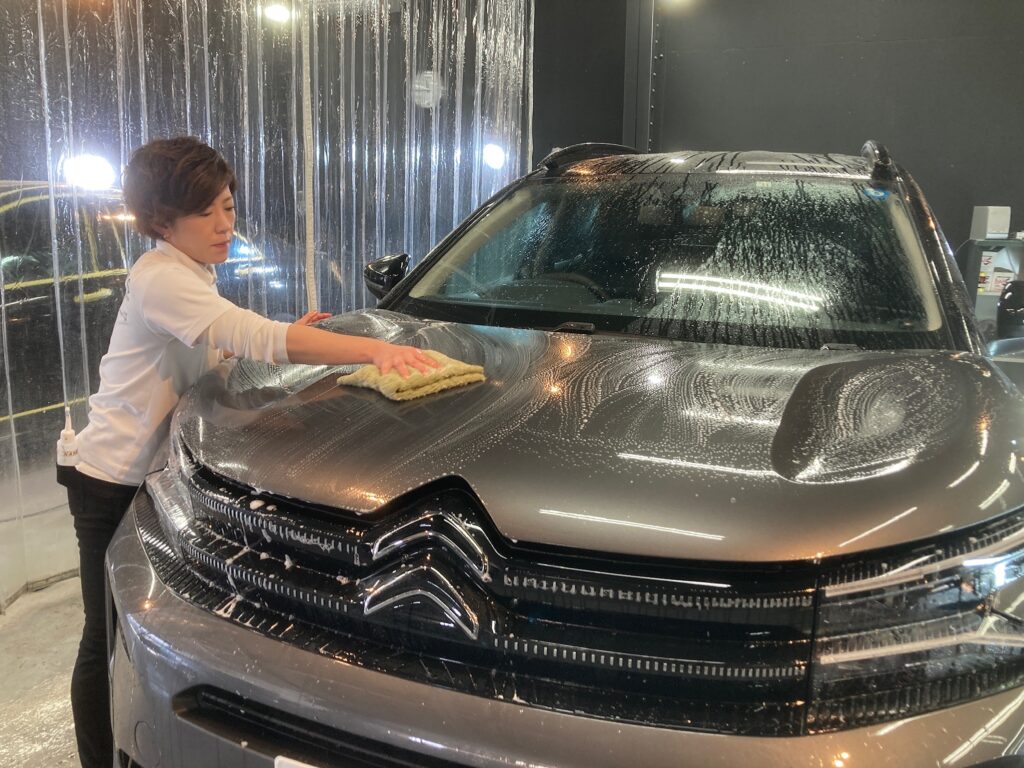 シトロエン：c５：クラスM施工：下地処理工程：洗車の様子