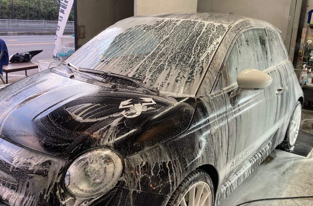 アバルト・695：クラスM施工：下地処理工程：洗車の様子