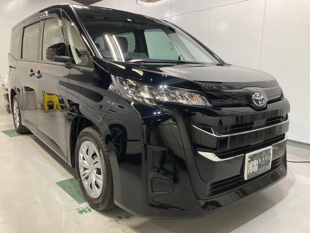 トヨタ・ノア：クラスＭ施工：施工完成写真：右フロントバンパーの写真