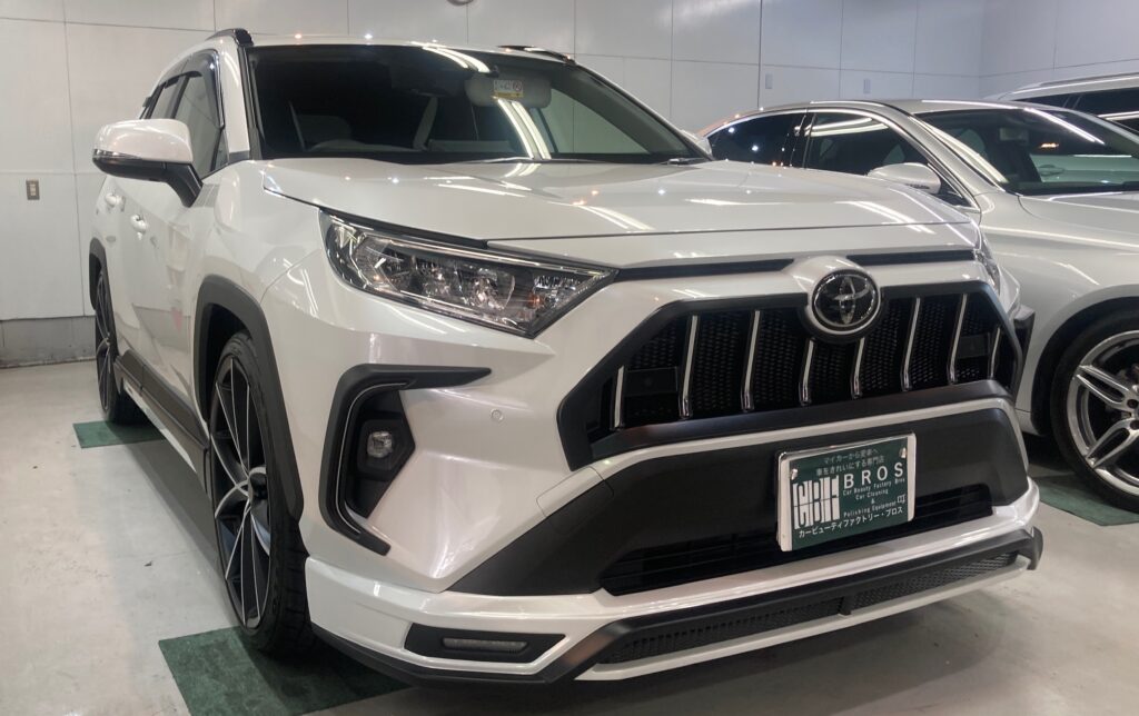 トヨタ・ＲＡＶ４：施工完成写真：右フロントバンパーの写真