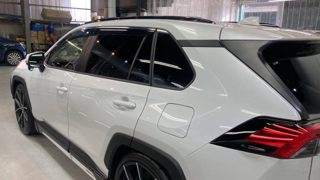 トヨタ・ＲＡＶ４：施工完成写真：左リアバンパーの写真