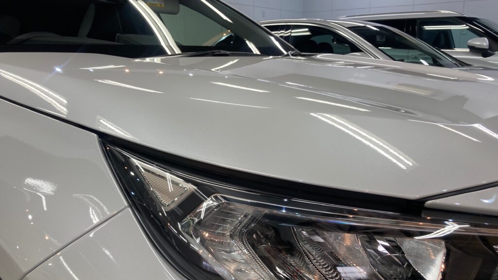 トヨタ・ＲＡＶ４：施工完成写真：ボンネットアップの写真