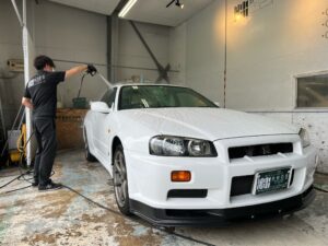 中古車コーティング、下地処理、隙間に入り込んだコンパウンド除去