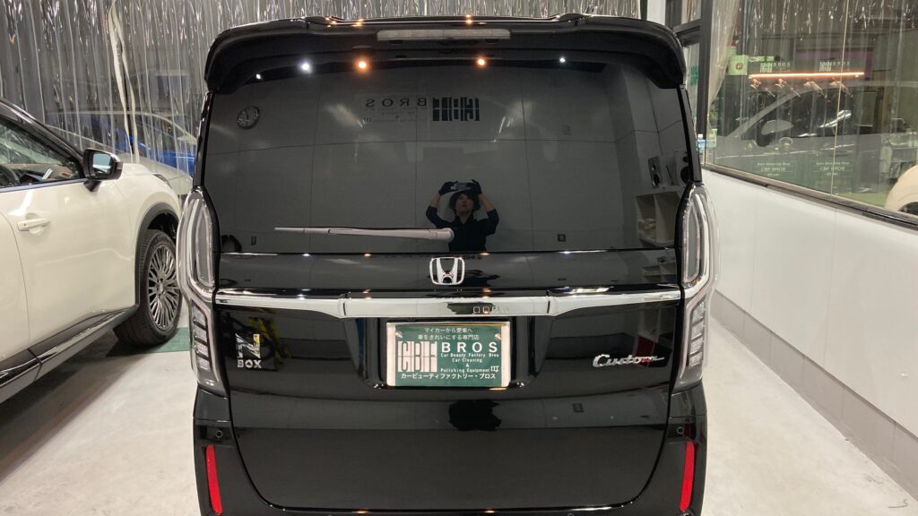 ホンダ・N-BOX：クラスM施工：施工完成写真：リアゲートの写真
