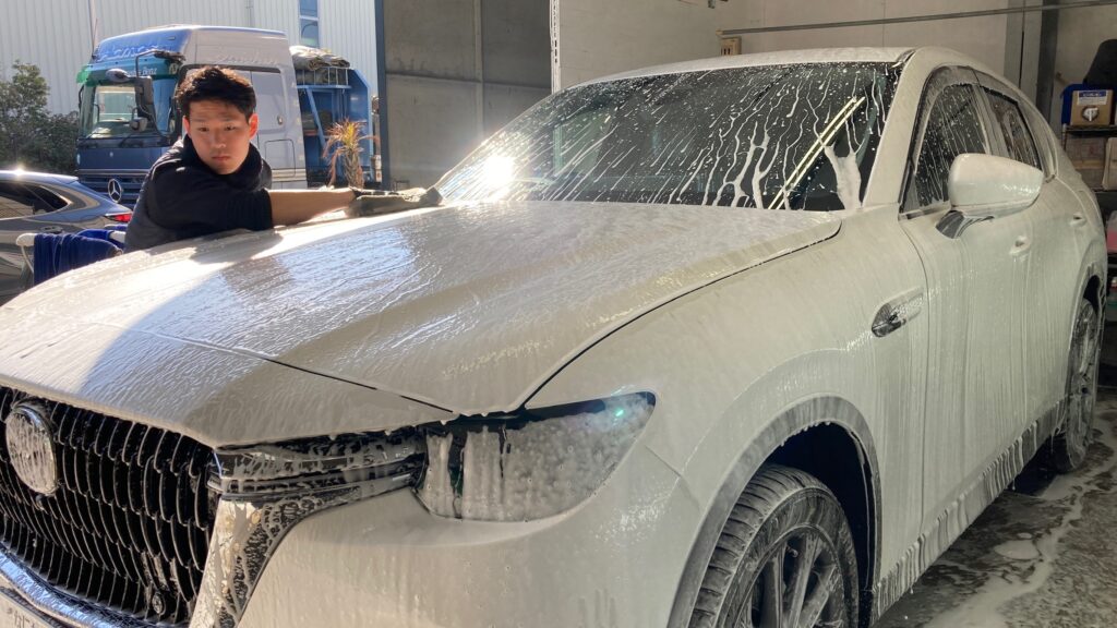 マツダ・CX-60：クラスM施工：下地処理工程：洗車の様子
