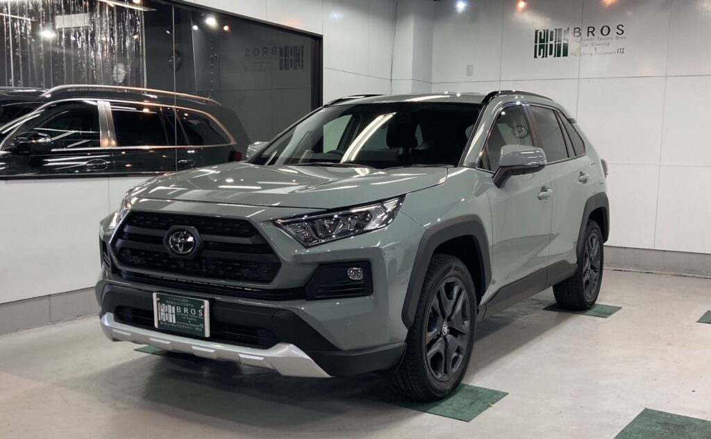 トヨタ・RAV4：クラスM施工：完成写真：左フロントバンパーの写真