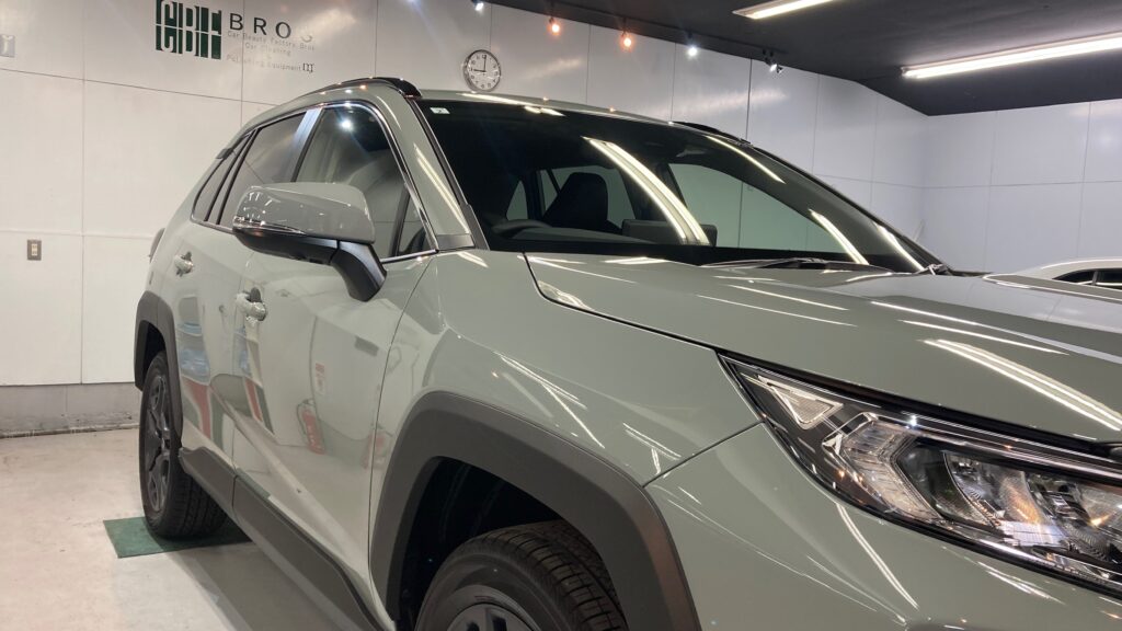 トヨタ・RAV4：クラスM施工：完成写真：右フロントバンパーの写真