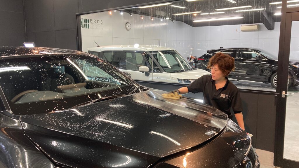 トヨタ・ハリアー：クラスM施工：下地処理工程：洗車の様子