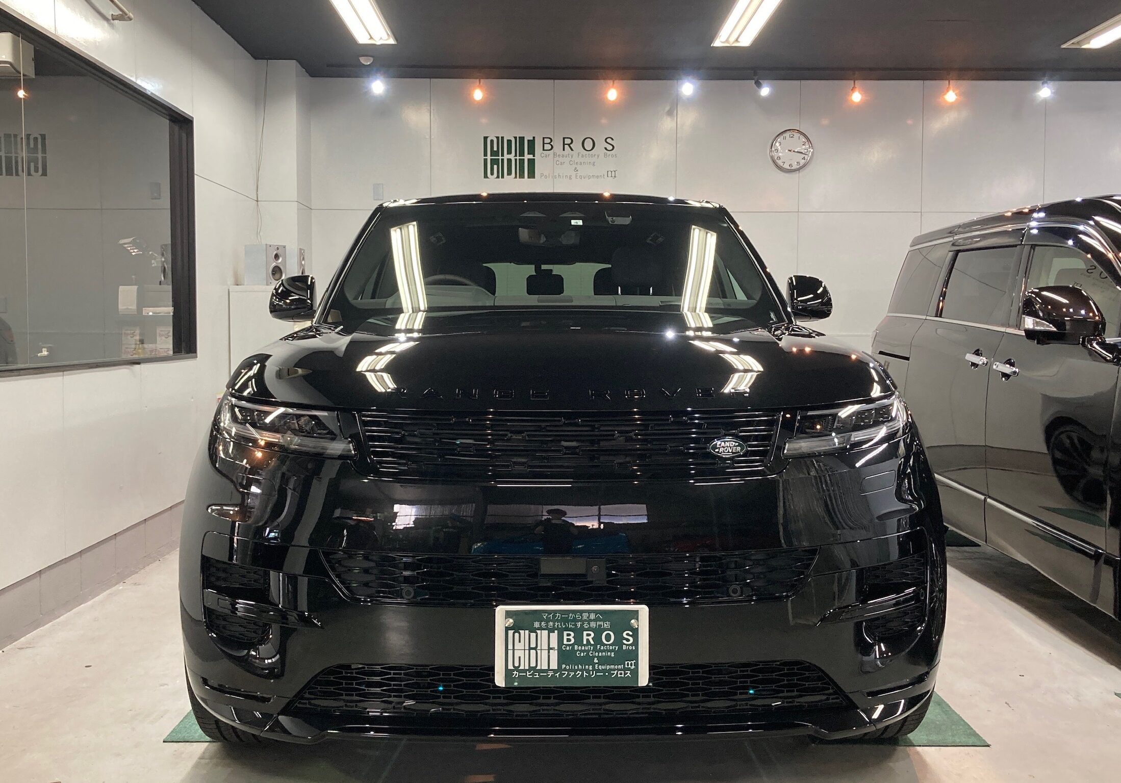 艶がすごい！】ランドローバー・レンジローバースポーツにガラス