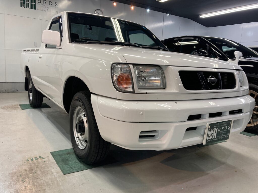日産・ダットサン：クラスＭ施工：完成写真：右フロントバンパーの写真