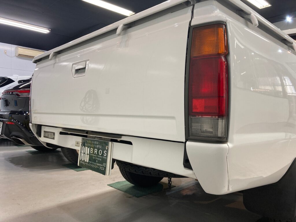 日産・ダットサン：クラスＭ施工：完成写真：後ろからの写真
