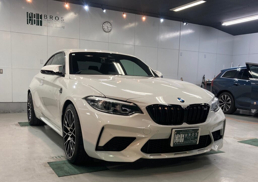 BMW・M２：クラスM：完成写真：右フロントバンパーの写真