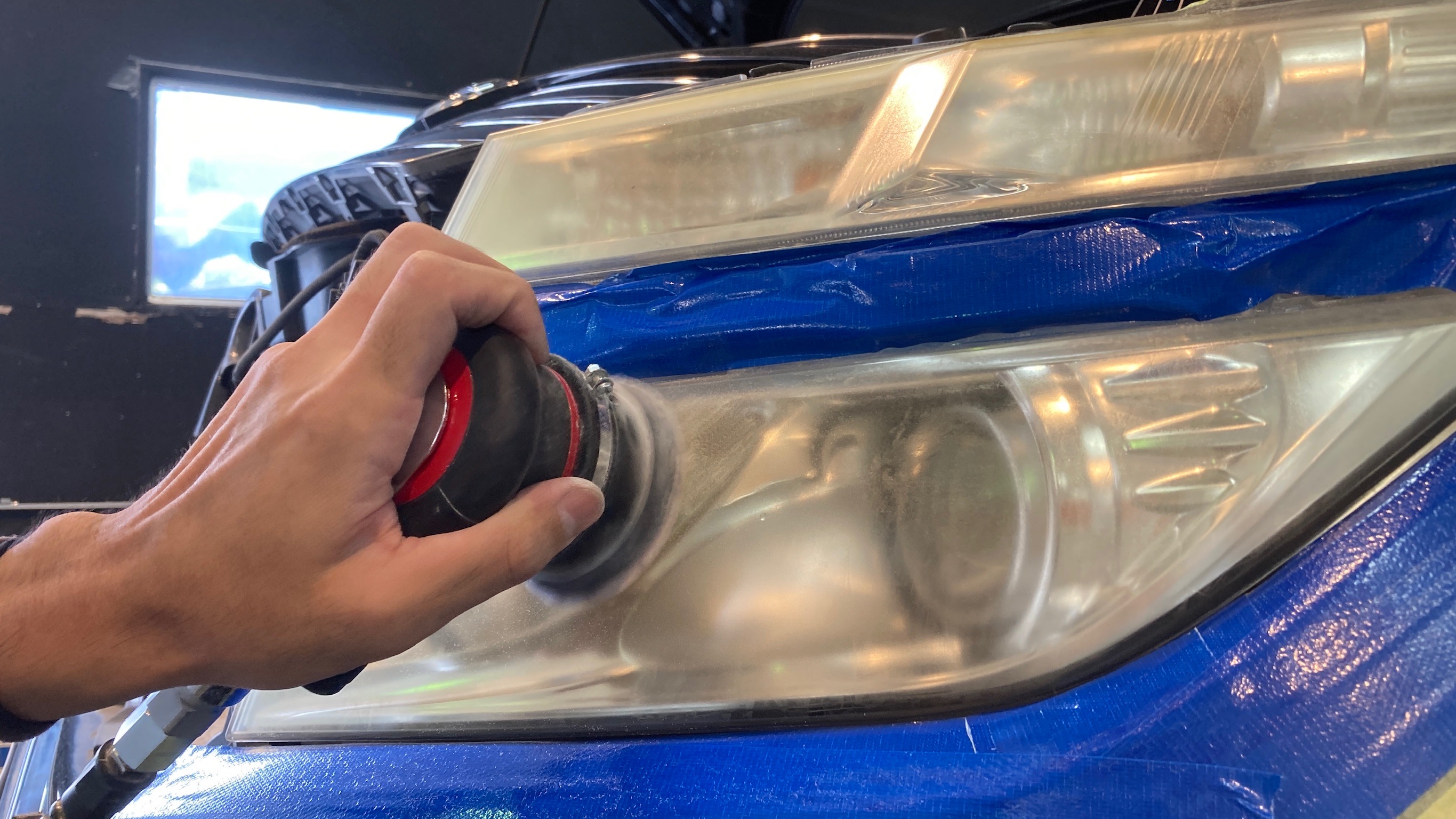 ヘッドライト黄ばみとり！】日産・エルグランドのヘッドライトをリペア