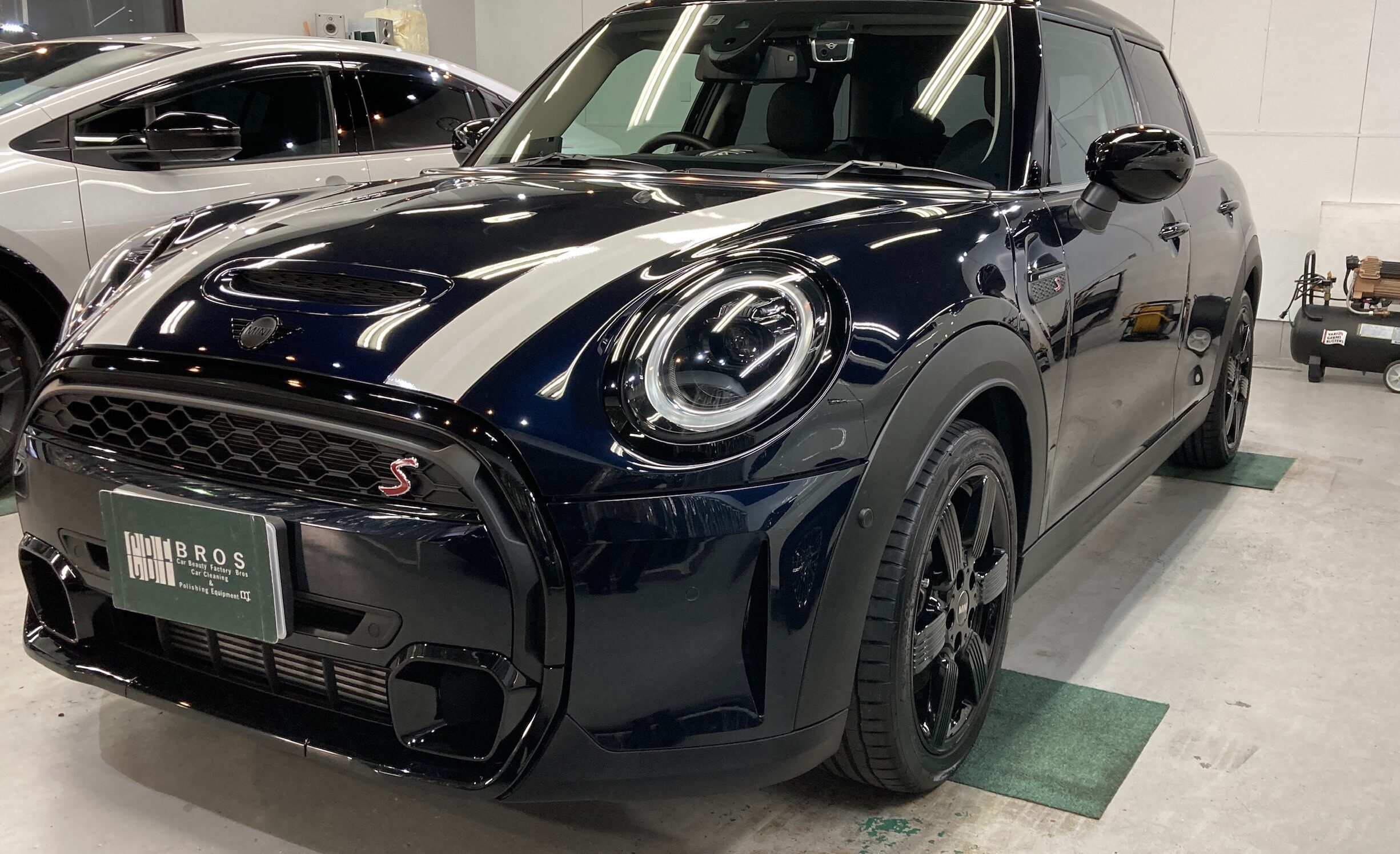 MINI・ミニクーパー５ドア：クラスM施工：完成写真：左フロントバンパーの写真