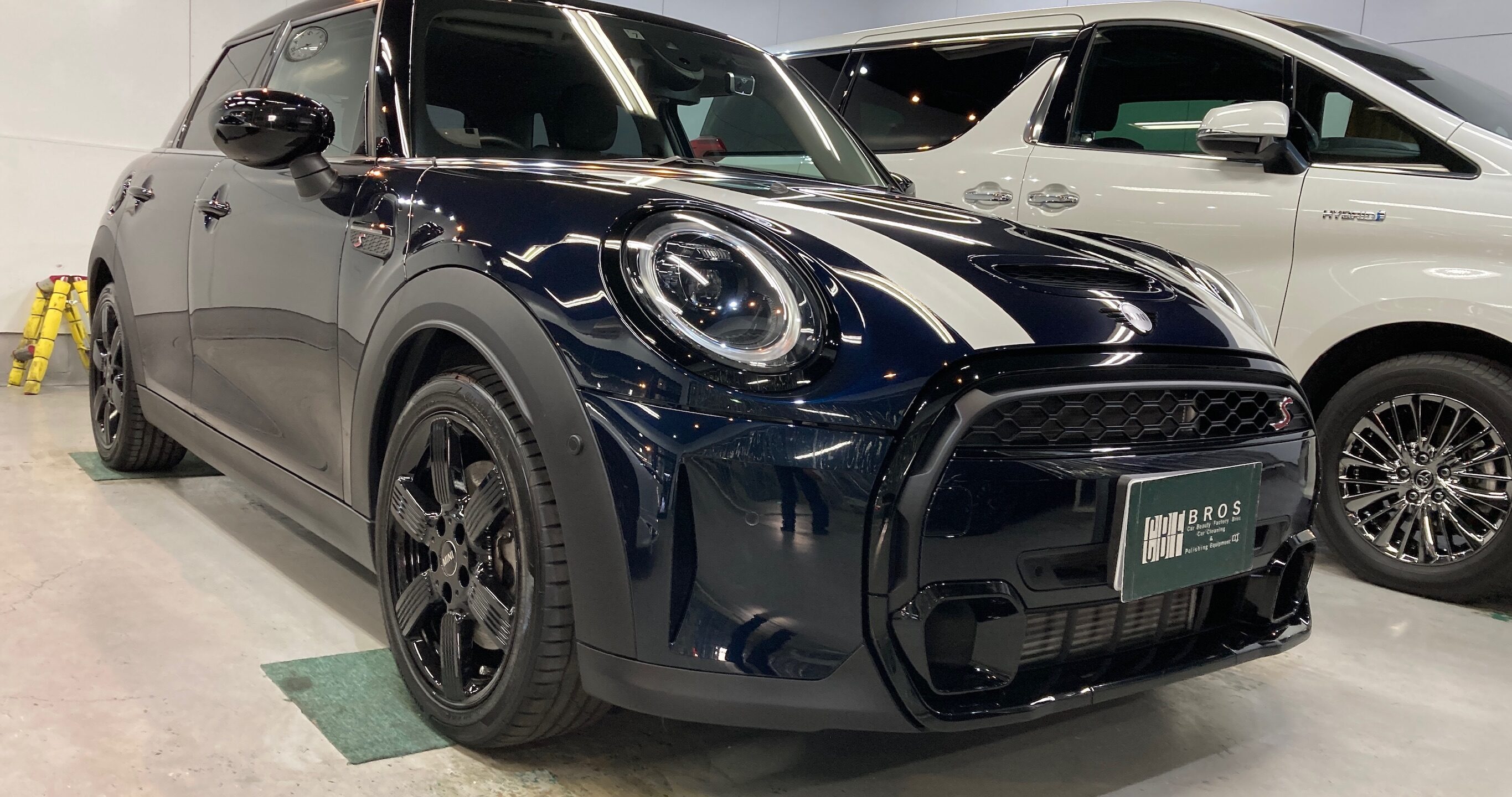 MINI・ミニクーパー５ドア：クラスM施工：完成写真：右フロントバンパーの写真