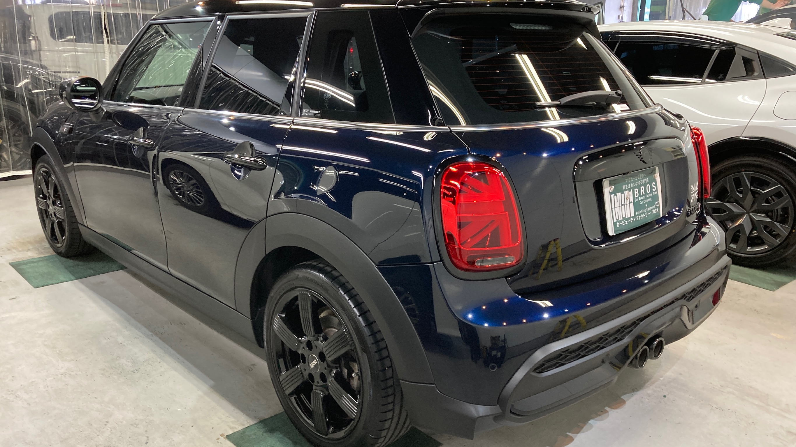 MINI・ミニクーパー５ドア：クラスM施工：完成写真：左リアバンパーの写真