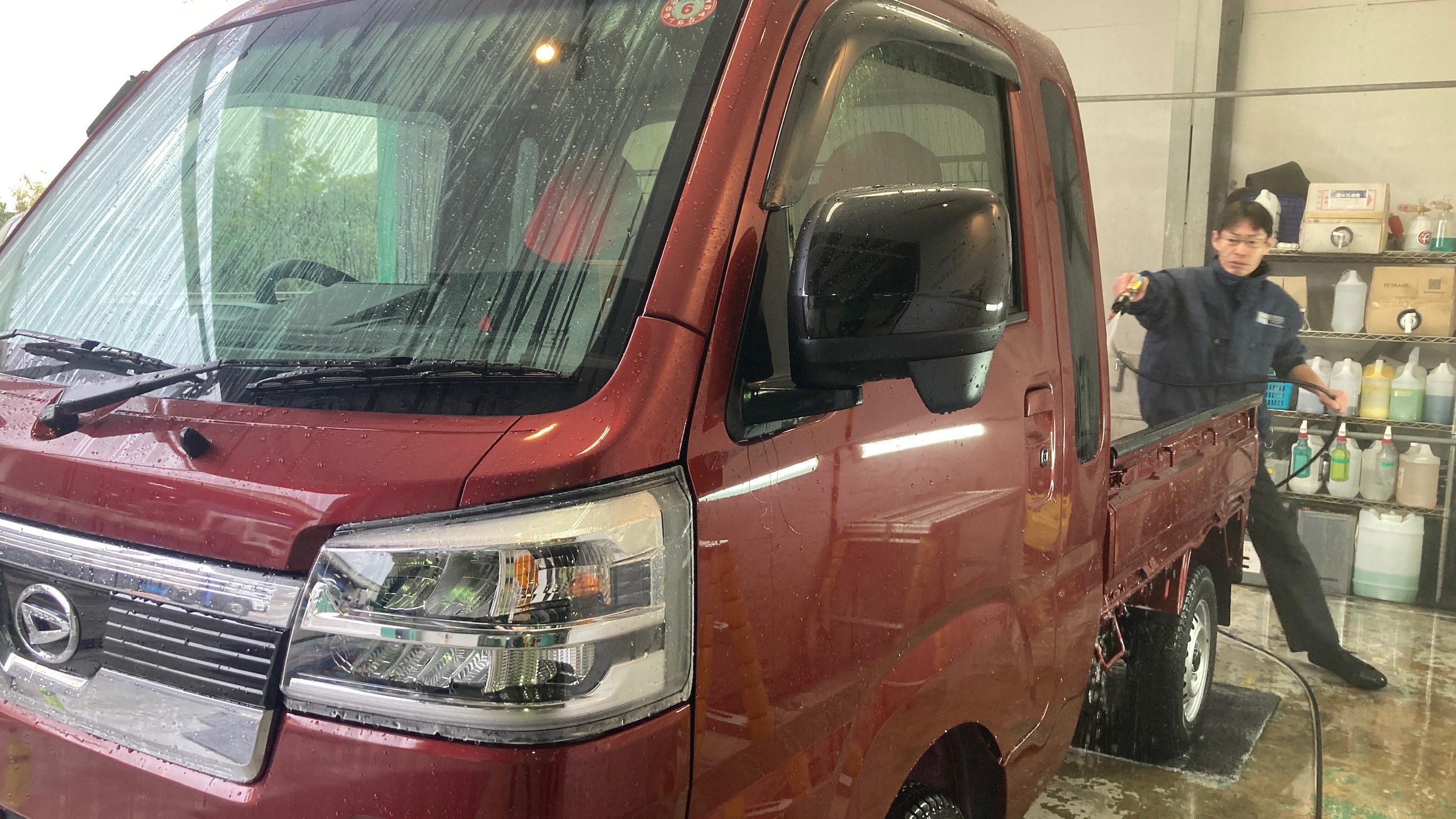 ダイハツ・ハイゼットトラック：クラスM施工：下地処理工程：洗車の様子