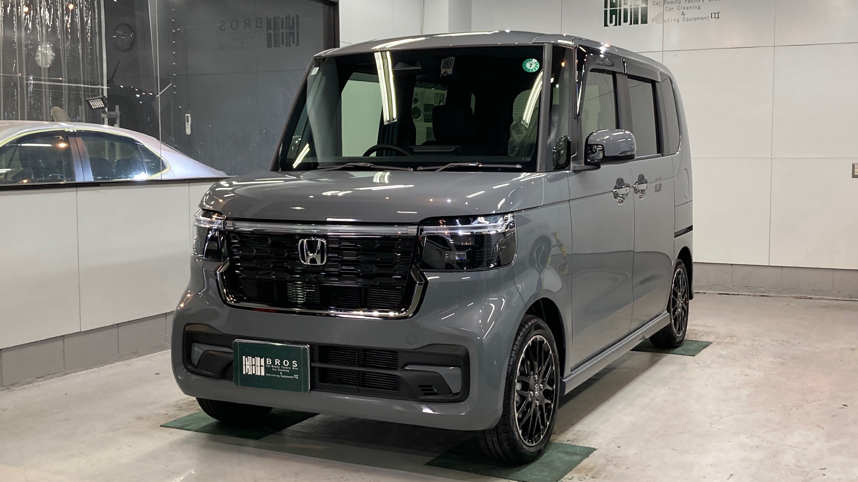 ホンダ・N-BOX：クラスM施工：完成写真：左フロントバンパーの写真