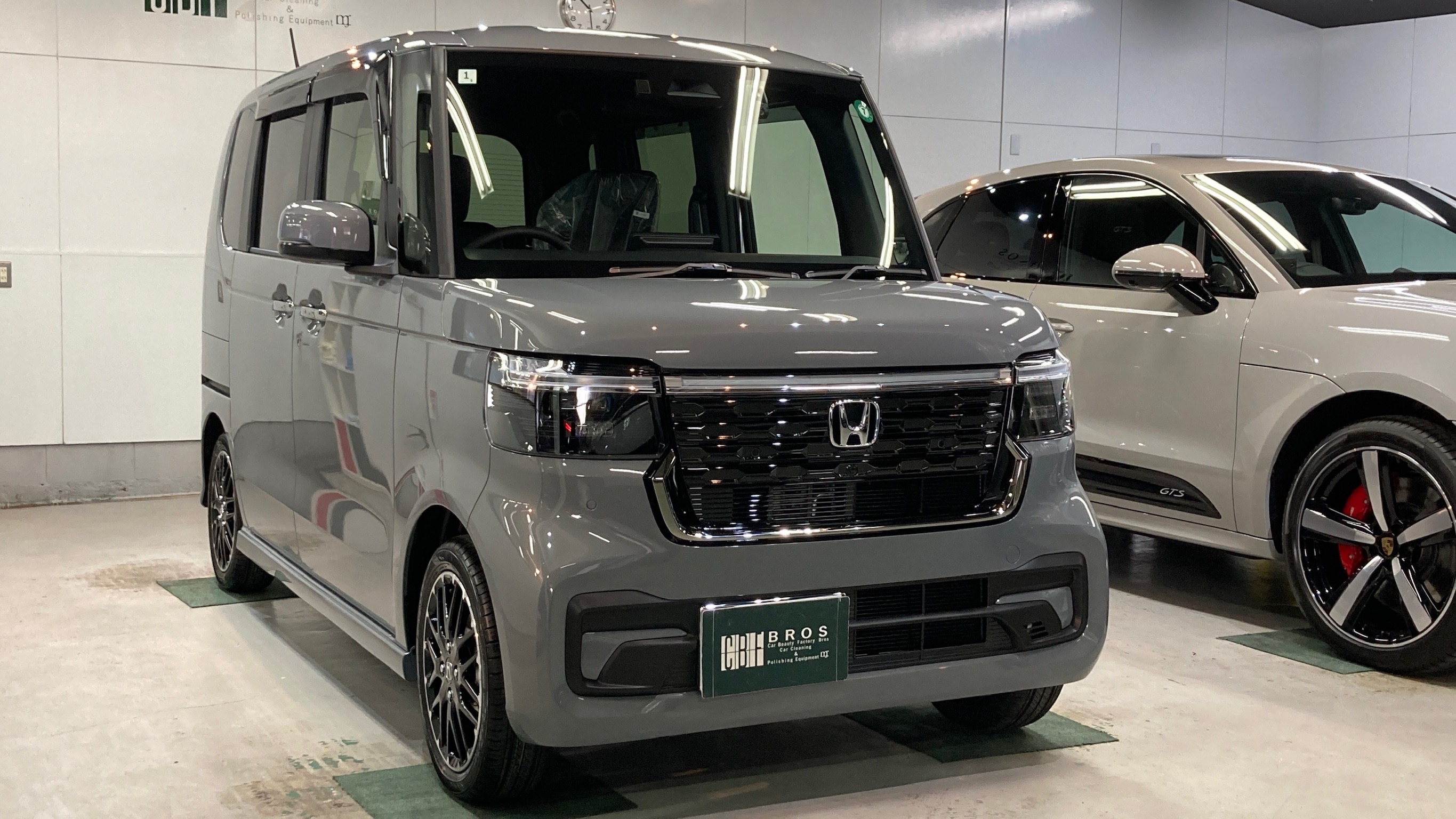 ホンダ・N-BOX：クラスM施工：完成写真：右フロントバンパーの写真