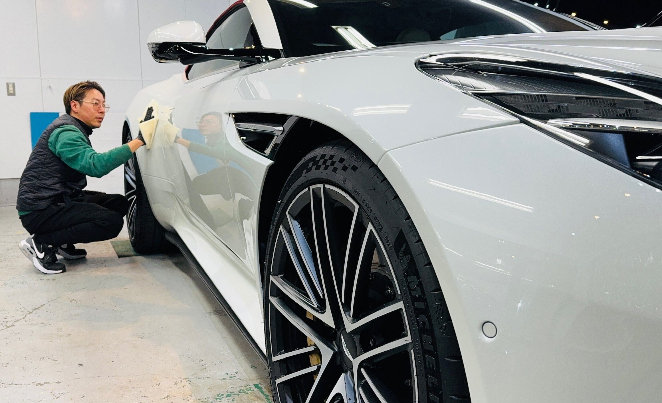アストンマーティン・DB12ヴォランテ：アドバンスド施工：施工写真１