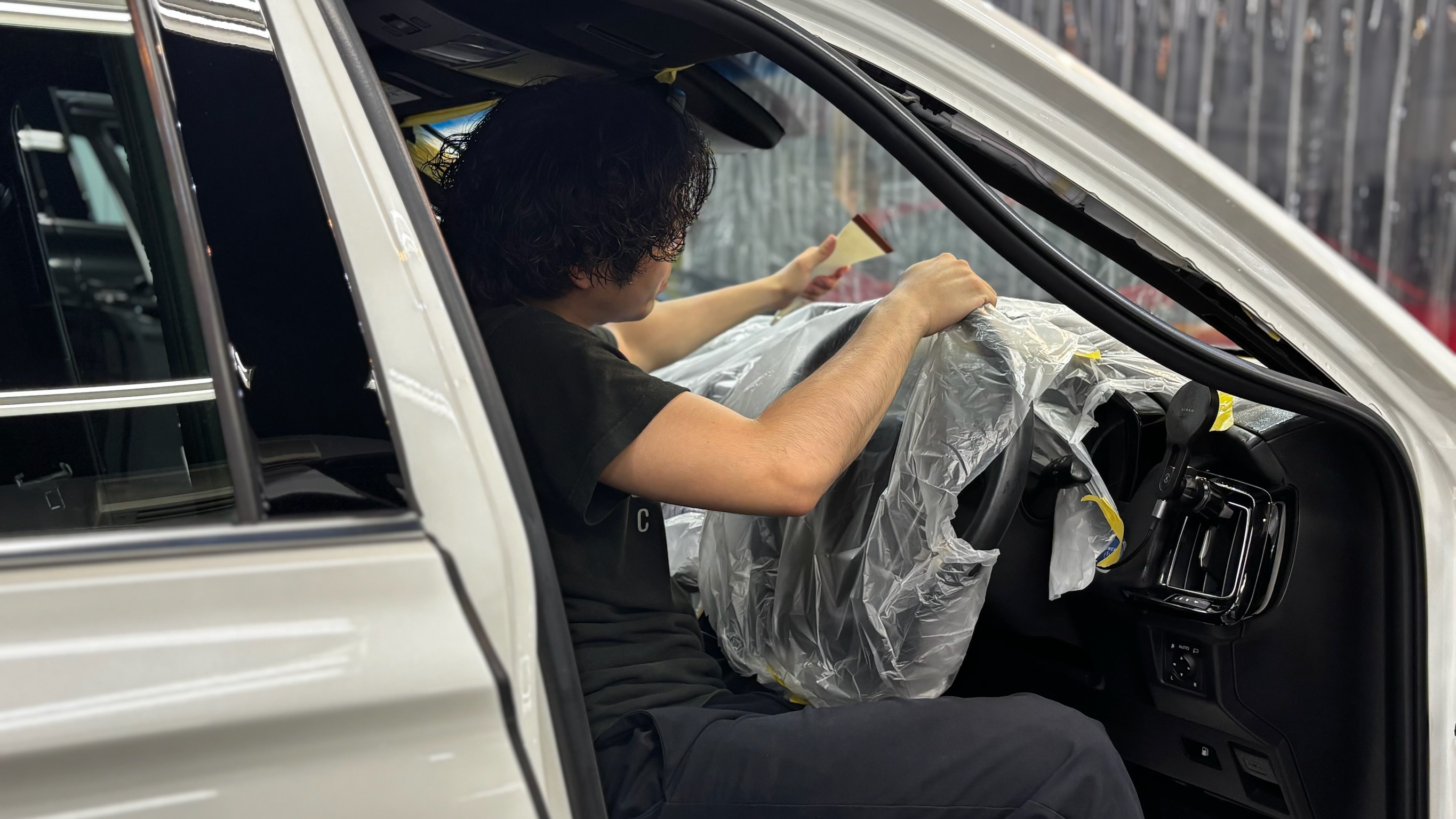トヨタ・クラウン：断熱フィルム施工｜施工写真４