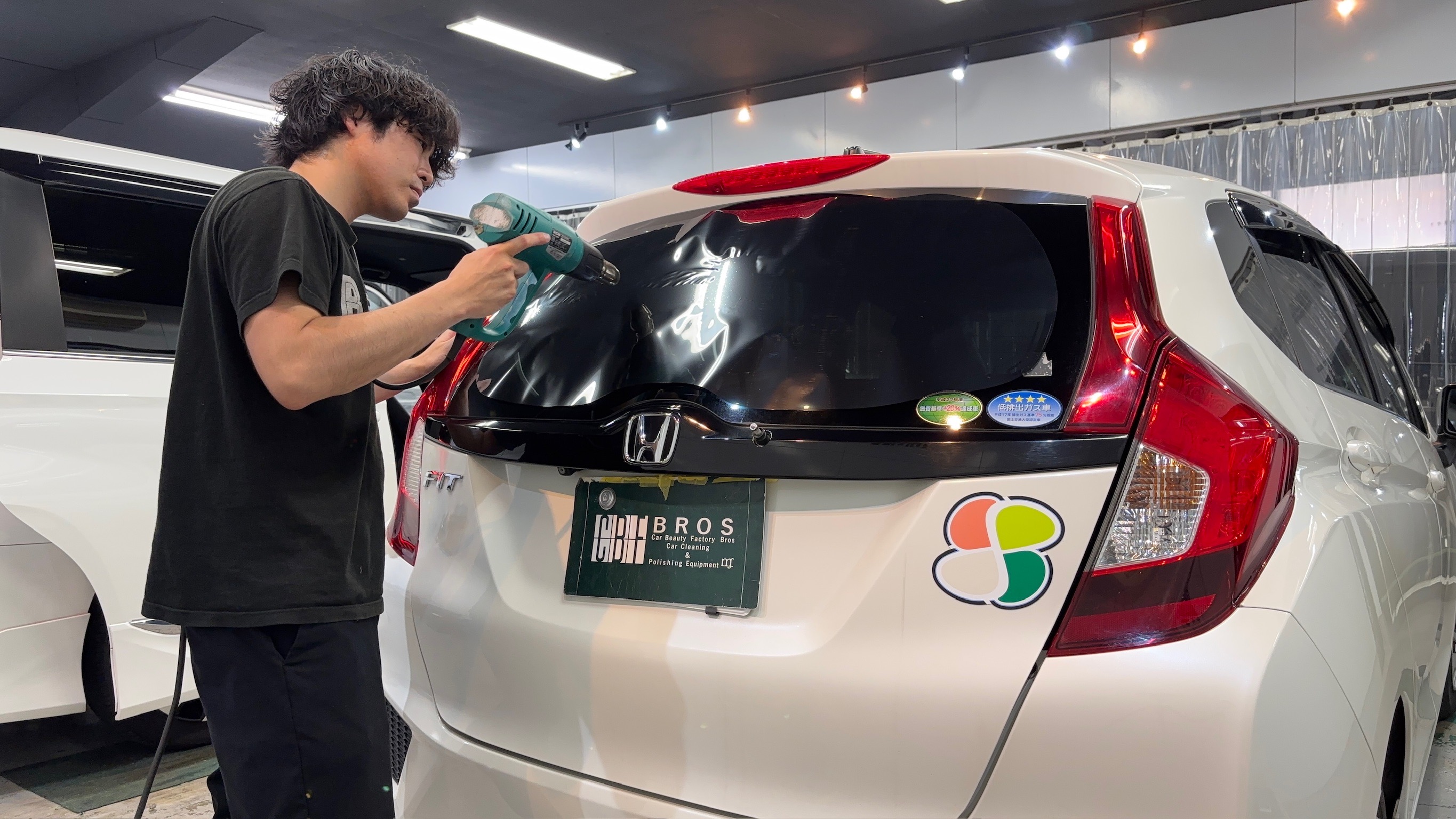 ホンダ・フィット：断熱カーフィルム施工：施工写真１
