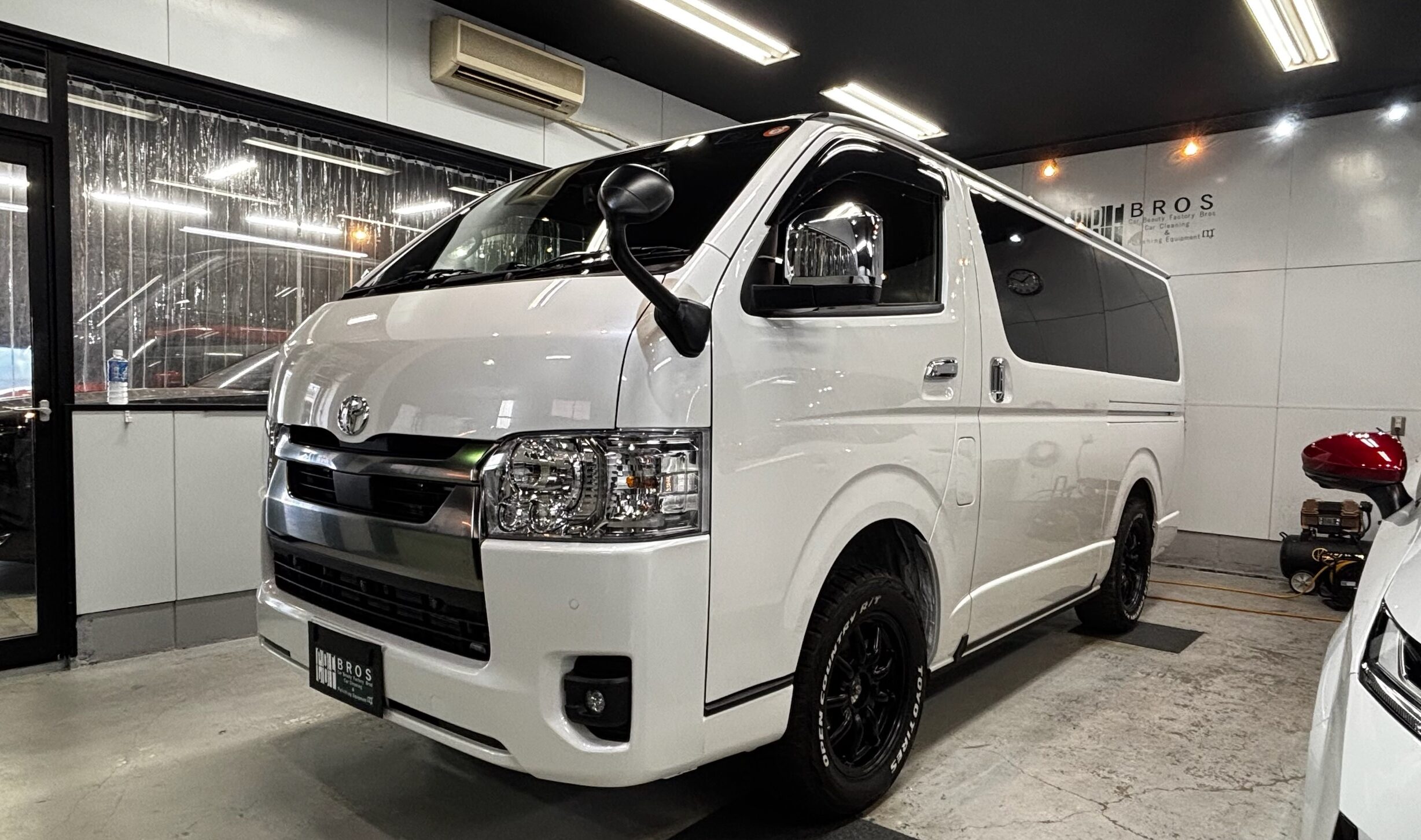 トヨタ・ハイエース：アドバンスド施工｜施工写真２