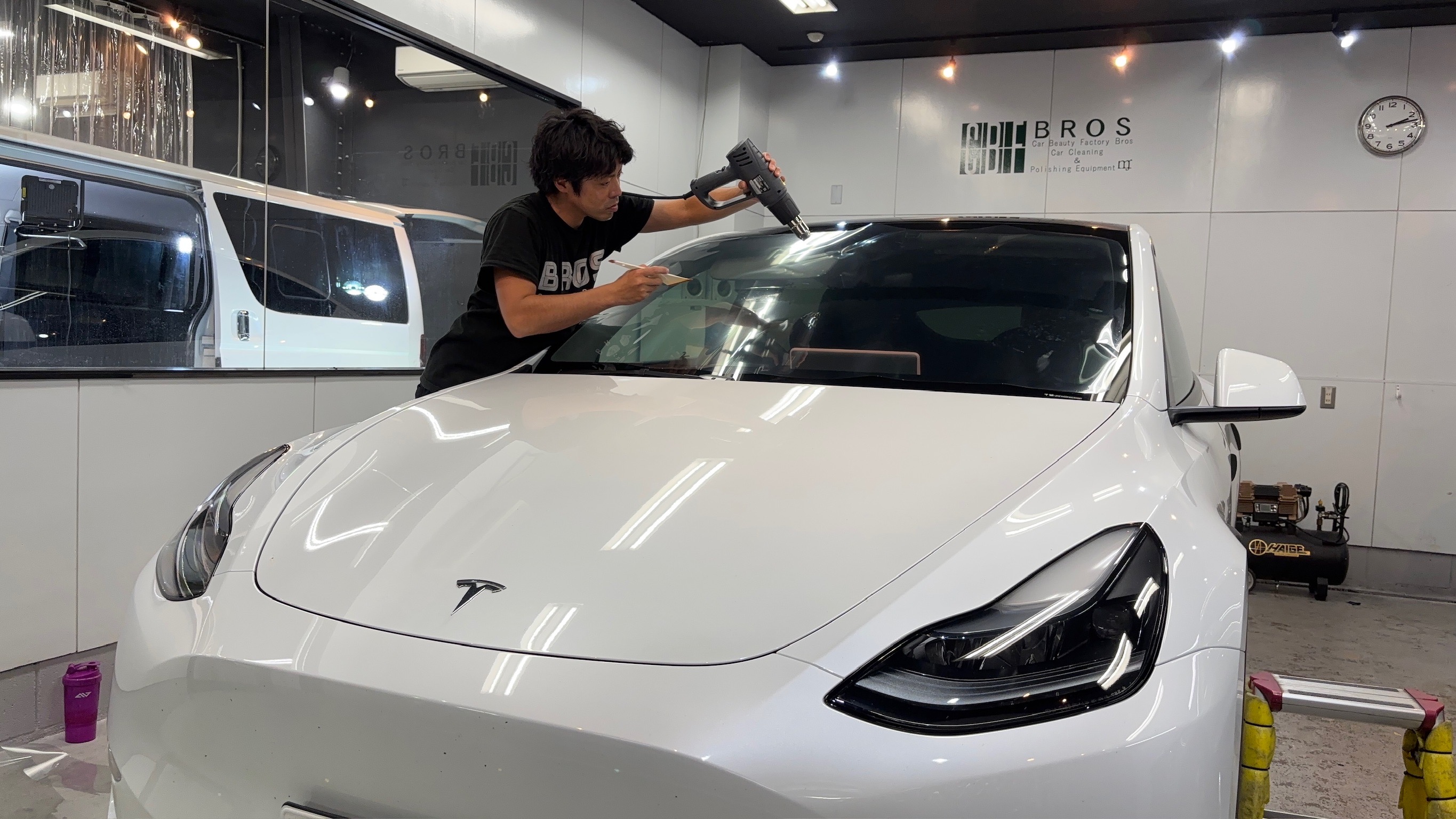 テスラ・モデルY：断熱フィルム施工：施工写真１