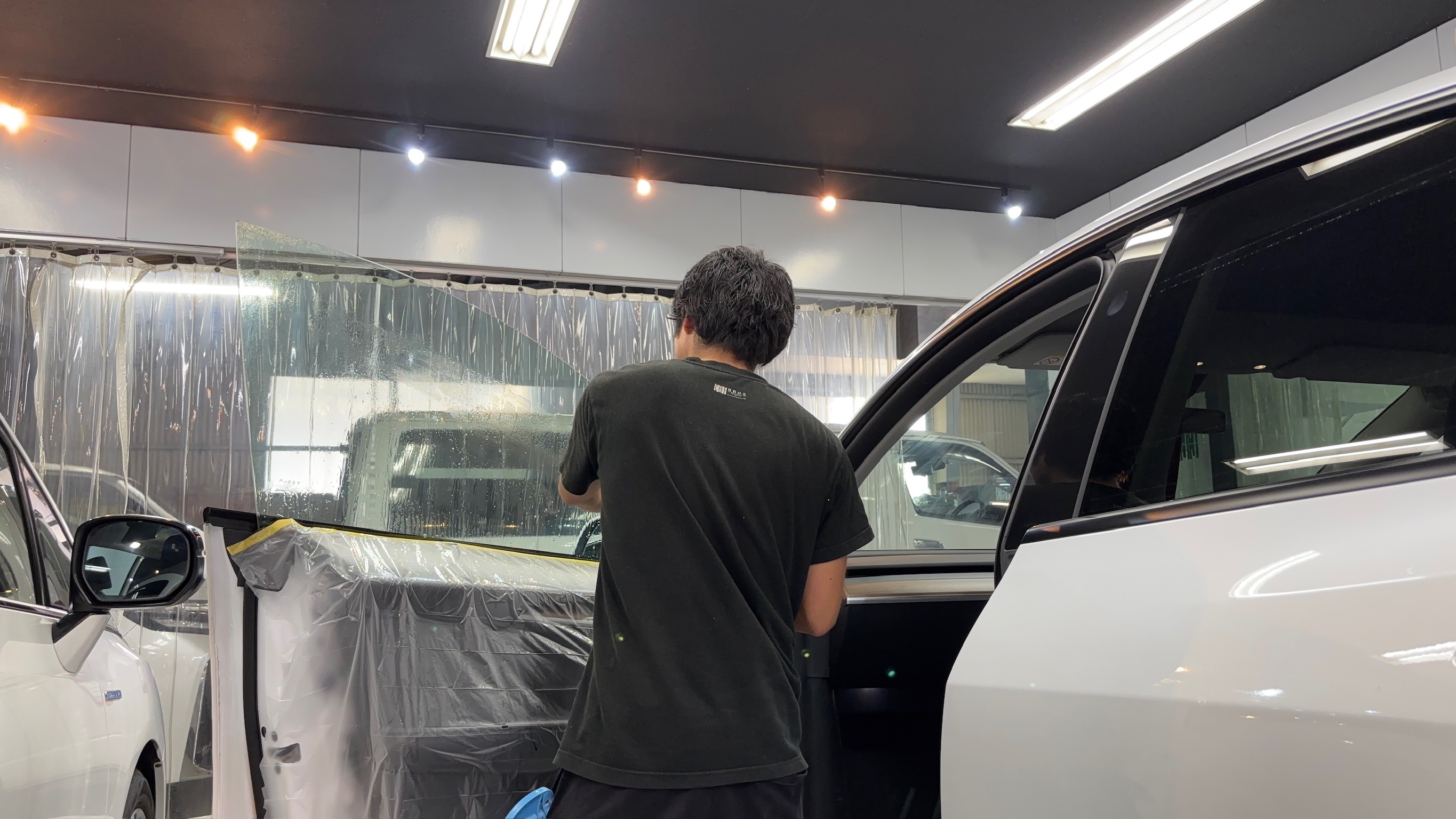 テスラ・モデルY：断熱フィルム施工：施工写真２