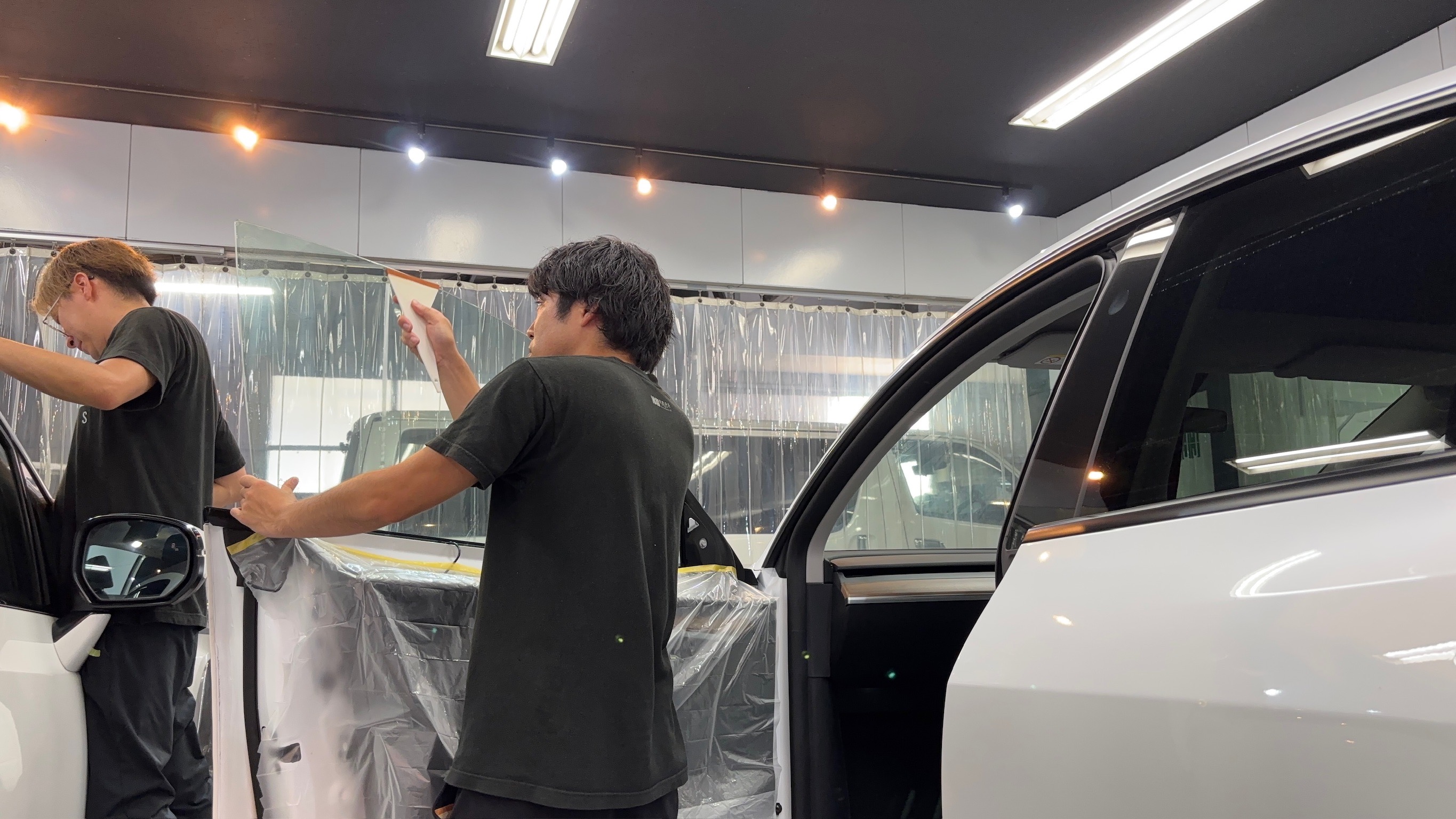 テスラ・モデルY：断熱フィルム施工：施工写真３