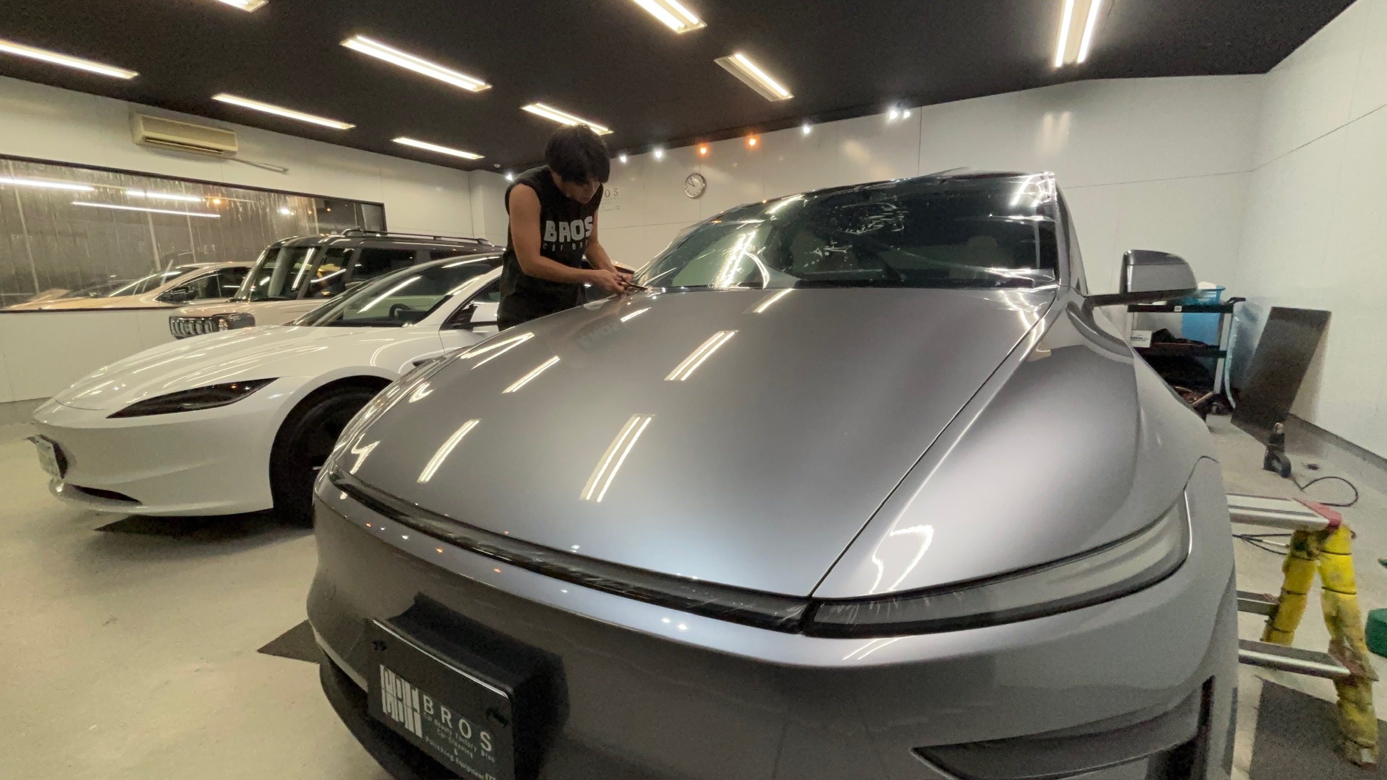 テスラ・モデルY：断熱フィルム施工：施工写真１