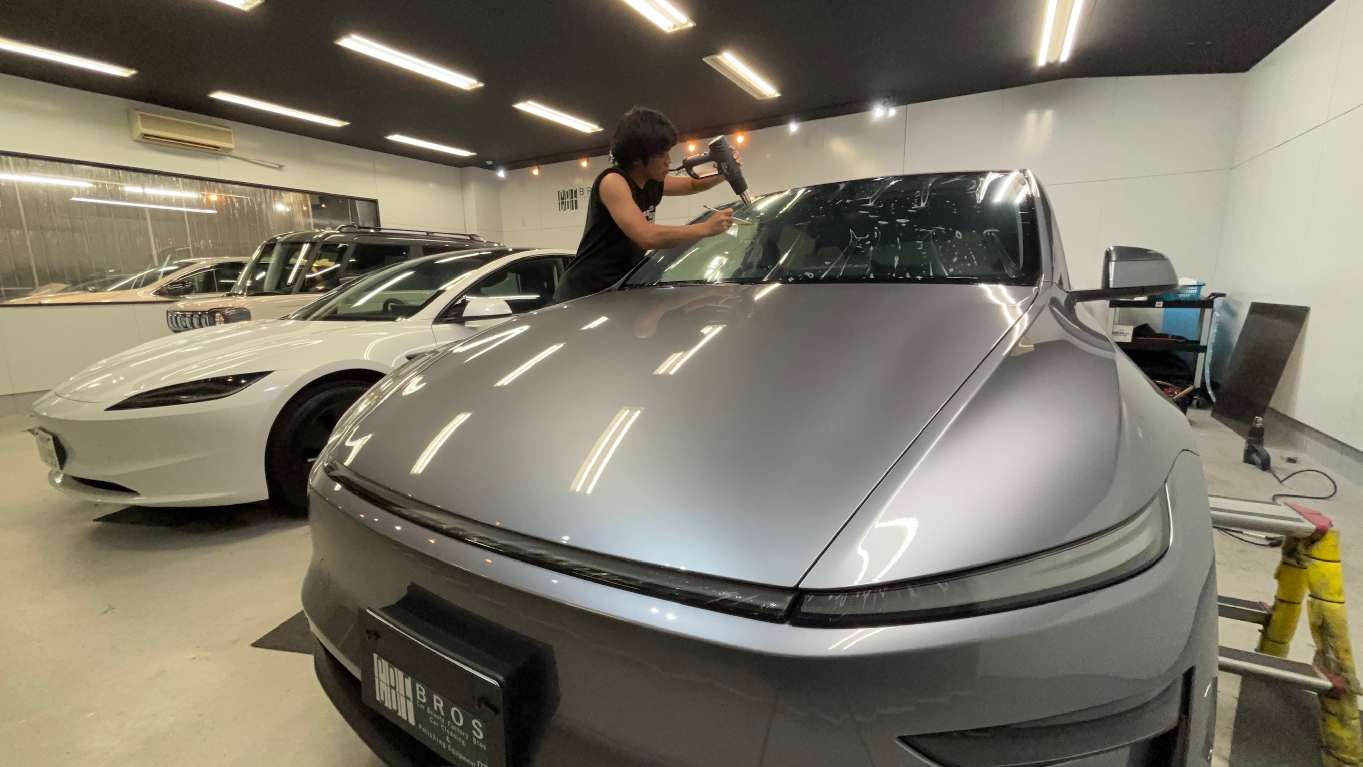 テスラ・モデルY：断熱フィルム施工：施工写真２