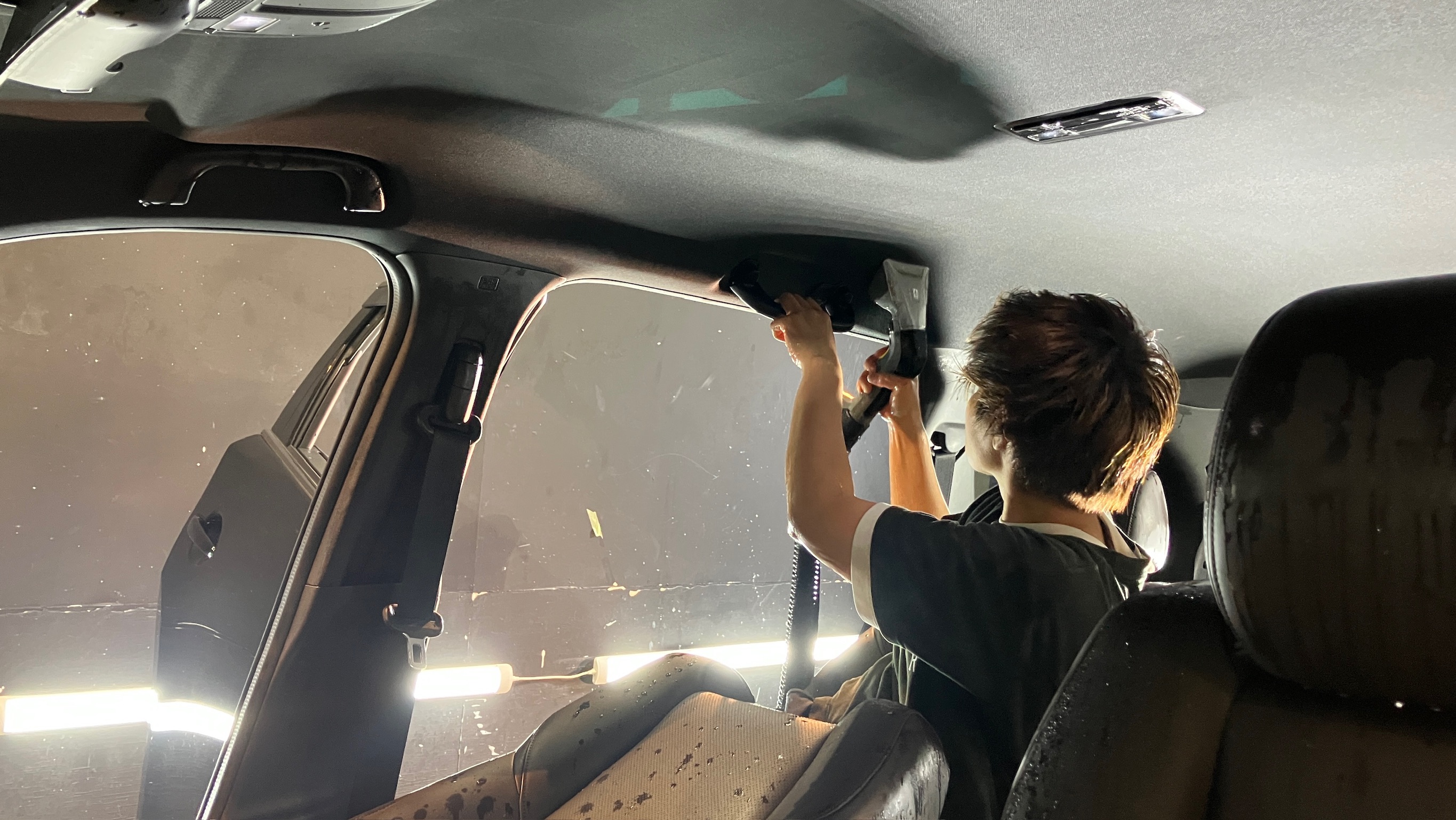マツダ・CXー8：車内クリーニング施工：施工写真４
