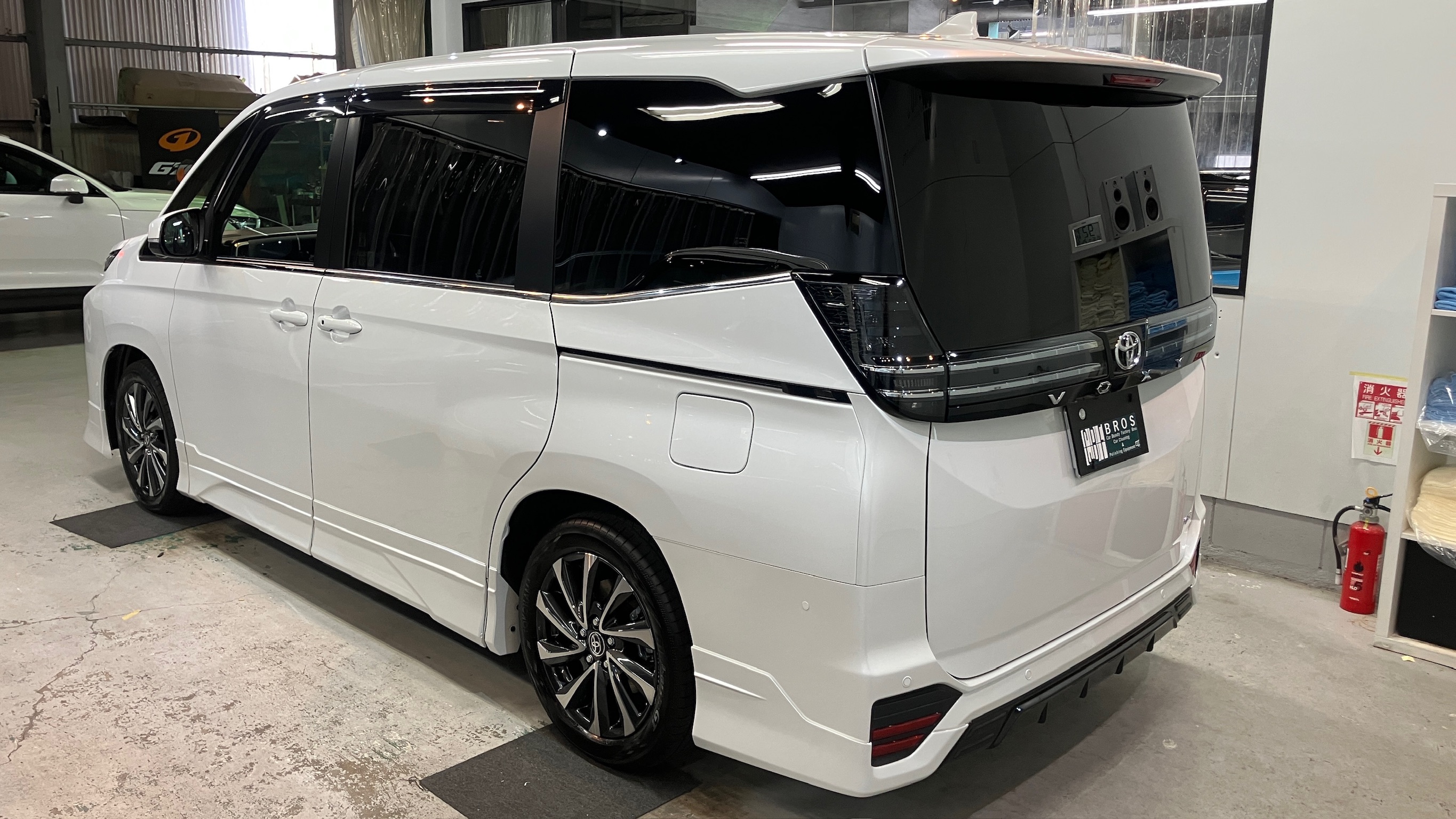 トヨタ・ヴォクシー：ガードグレイズ施工：施工写真３