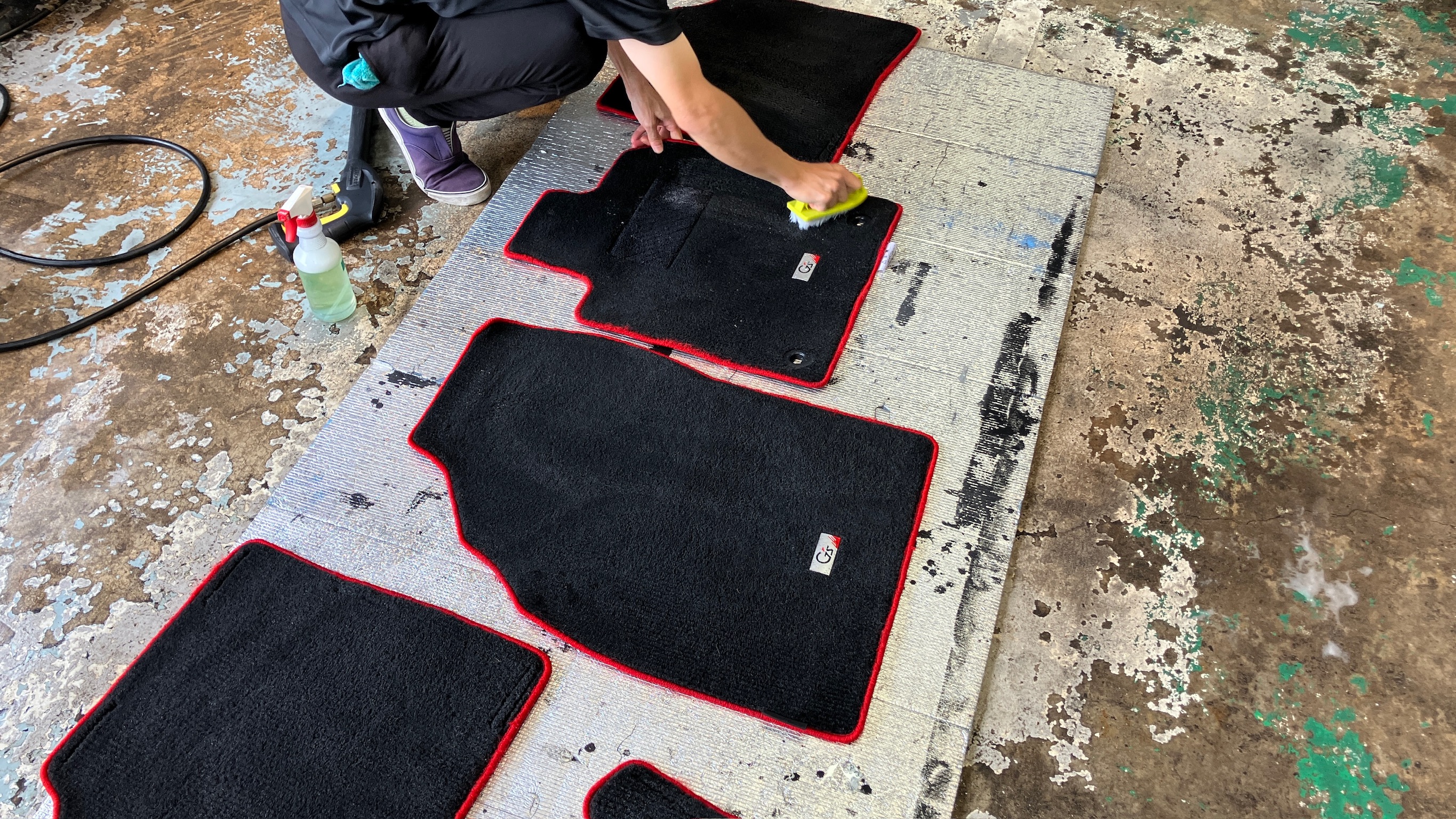 トヨタ・プリウス:クリーニング施工:施工写真1