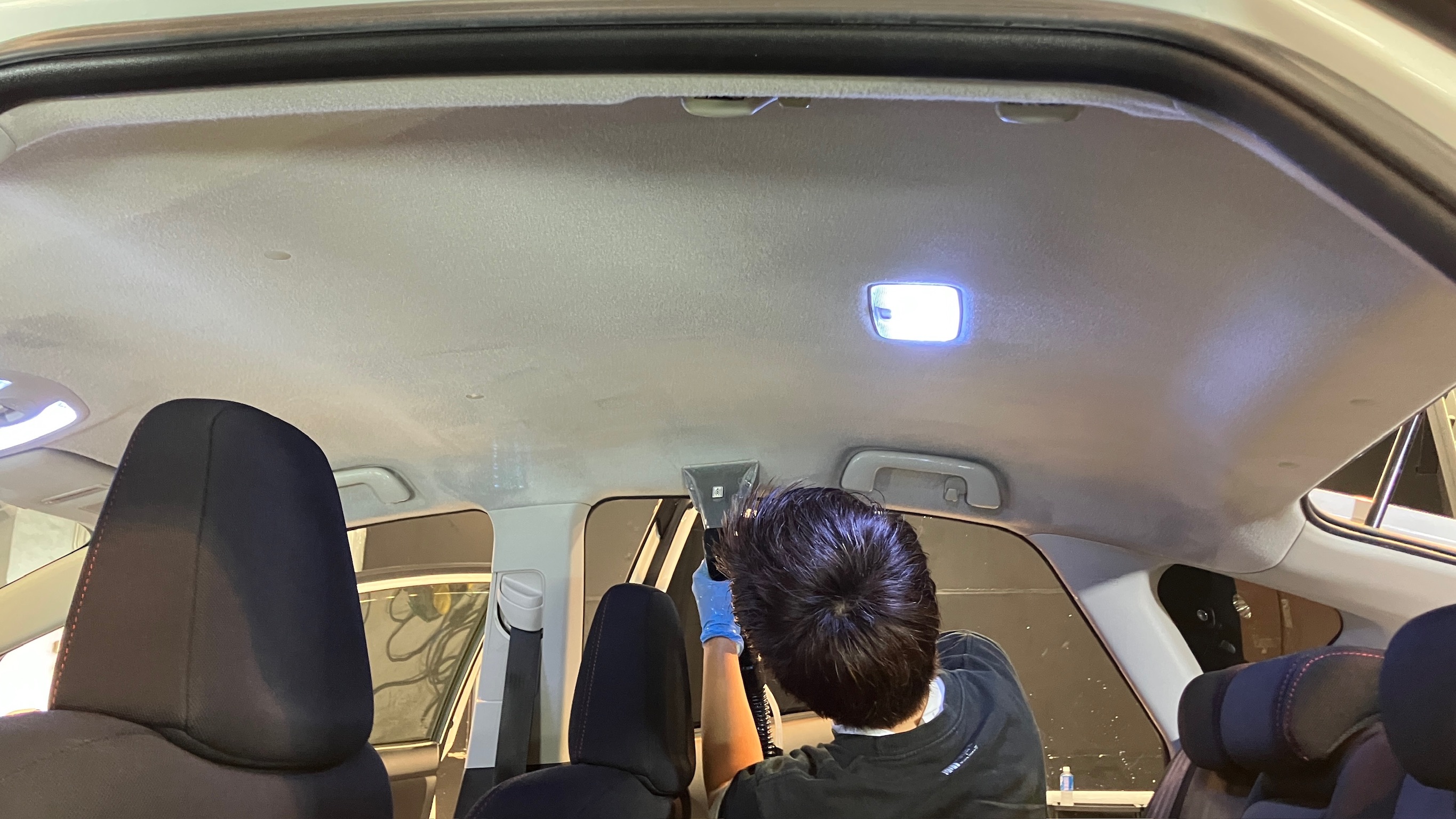 トヨタ・プリウス:クリーニング施工:施工写真3