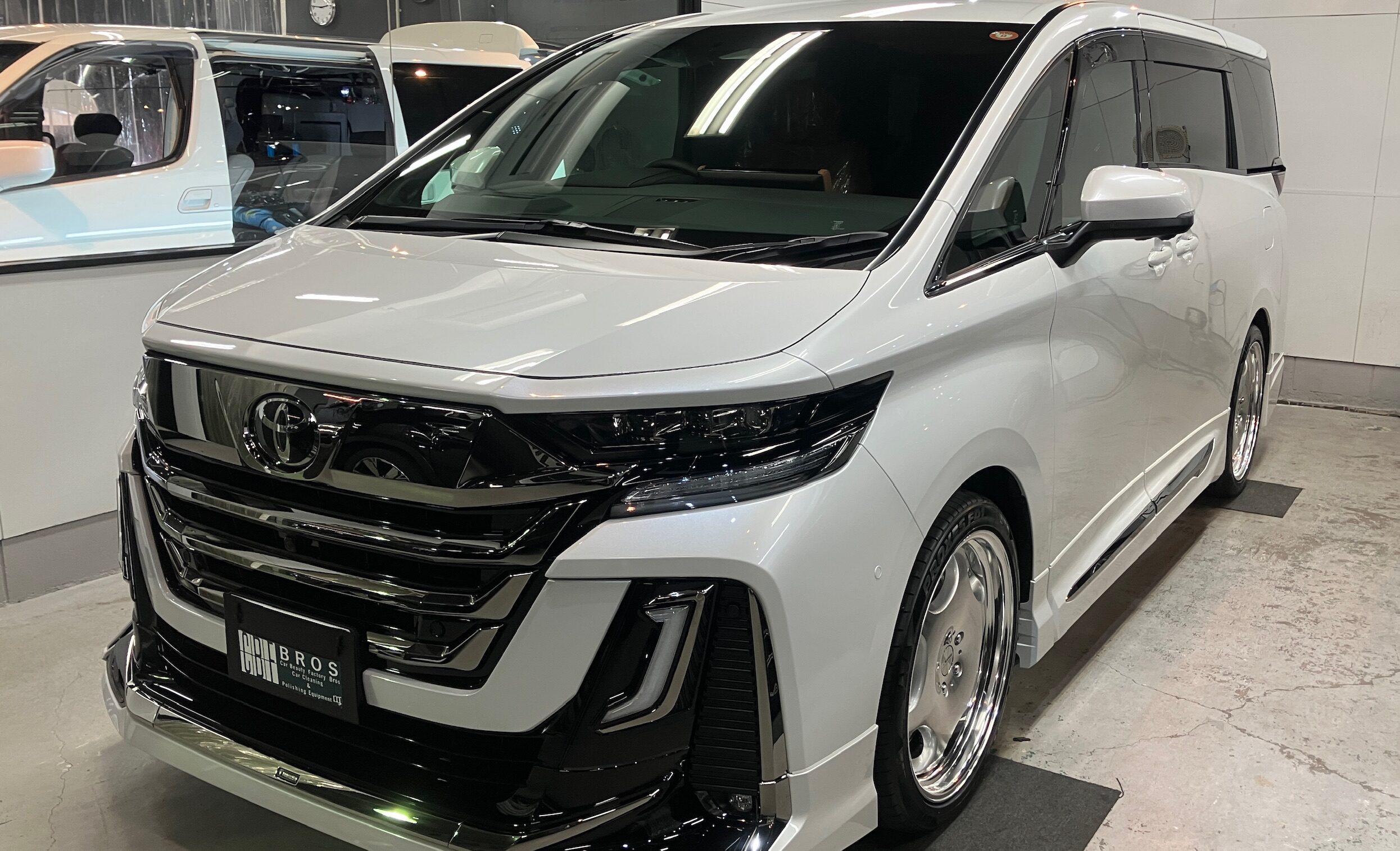 トヨタ・ヴェルファイア:アドバンスド施工:完成写真1