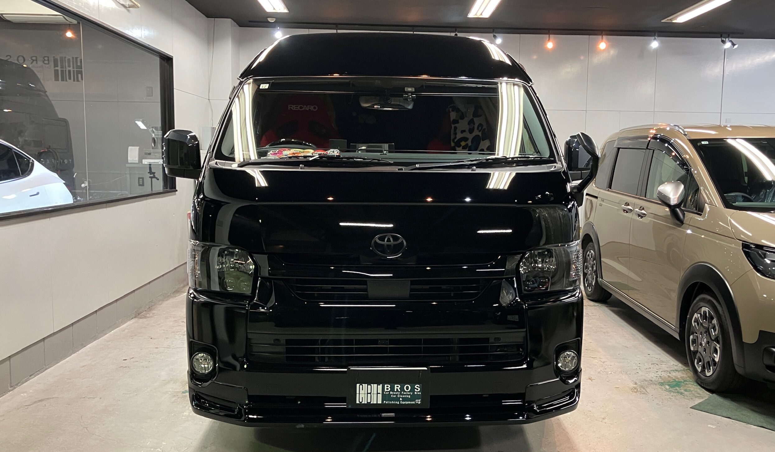 トヨタ・ハイエース:ガードグレイズ施工:完成写真1