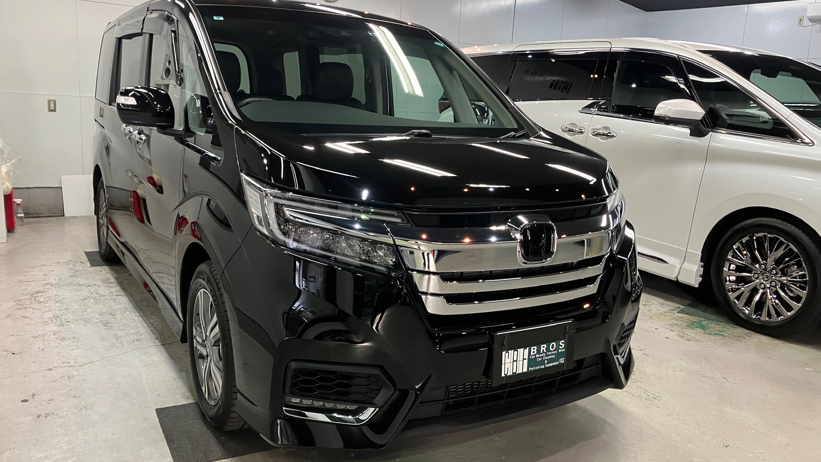 ホンダ・ステップワゴン：クラスM施工：完成写真２