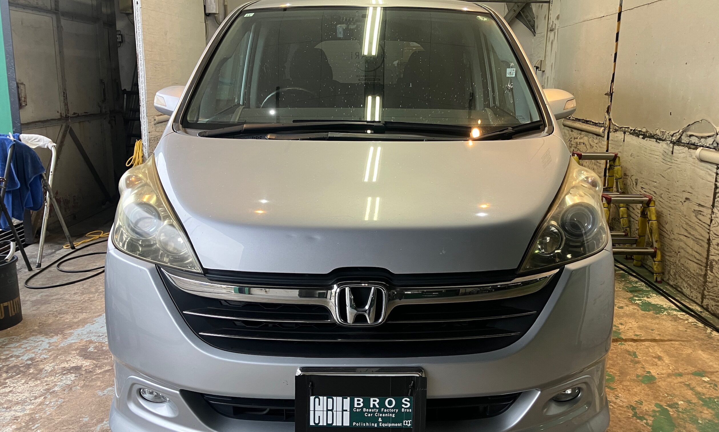 ホンダ・ステップワゴン:ヘッドライトリファイン修復:全体の写真