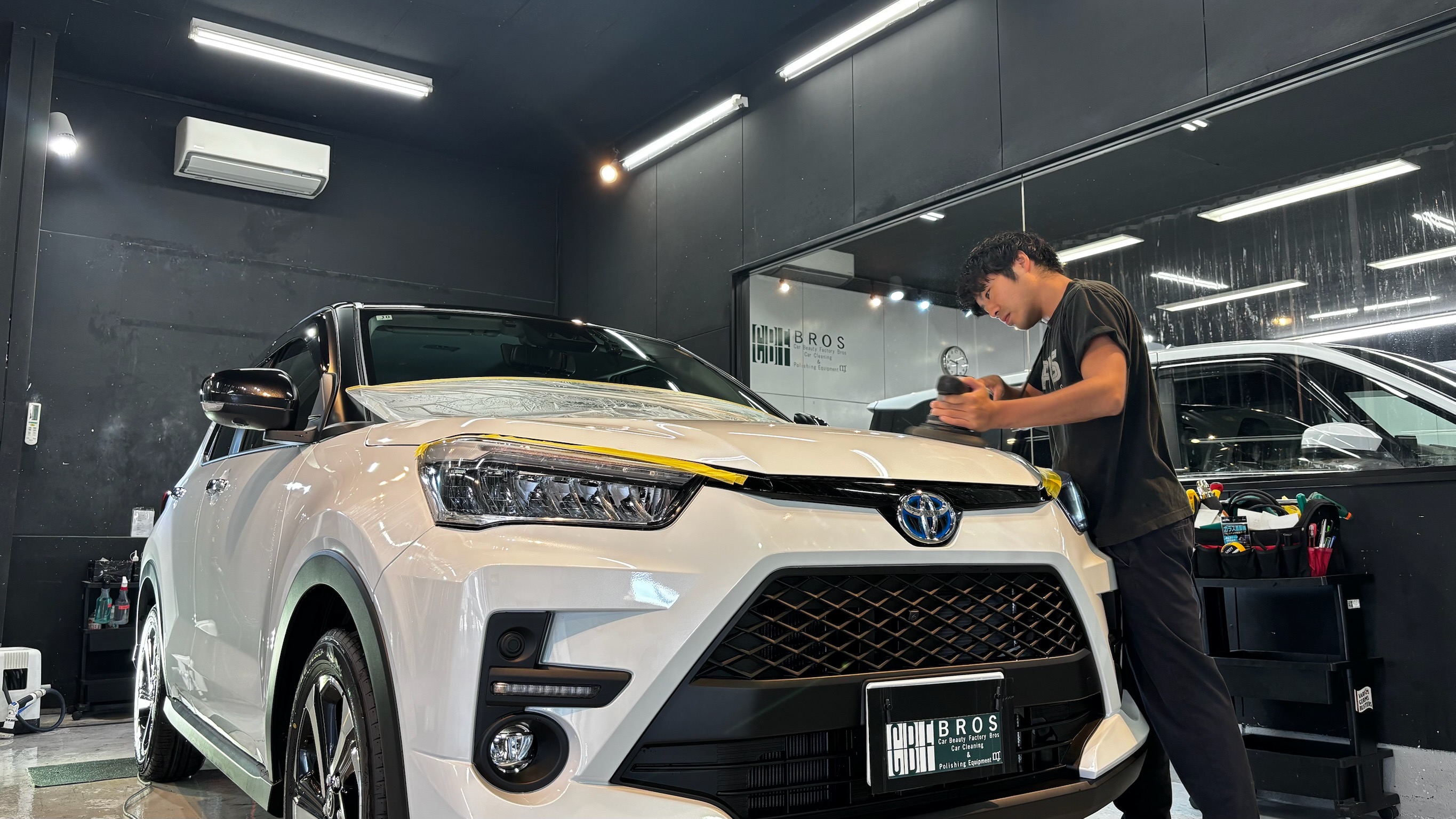 トヨタ・ライズ:ガードグレイズ施工:断熱カーフィルム施工:施工写真3