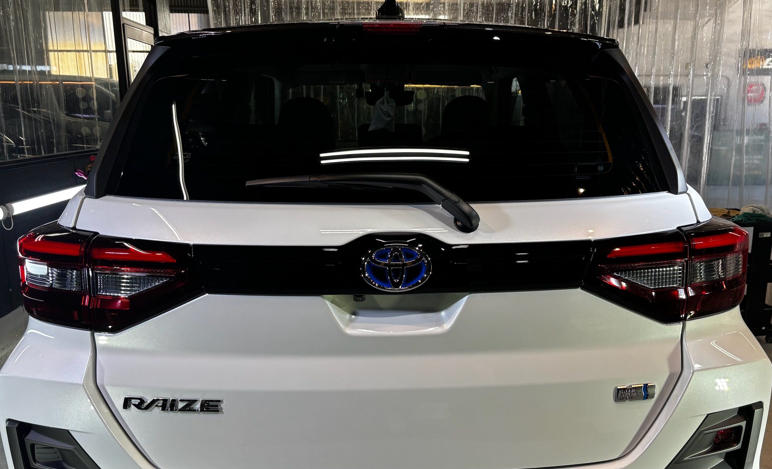 トヨタ・ライズ:ガードグレイズ施工:断熱カーフィルム施工:完成写真1