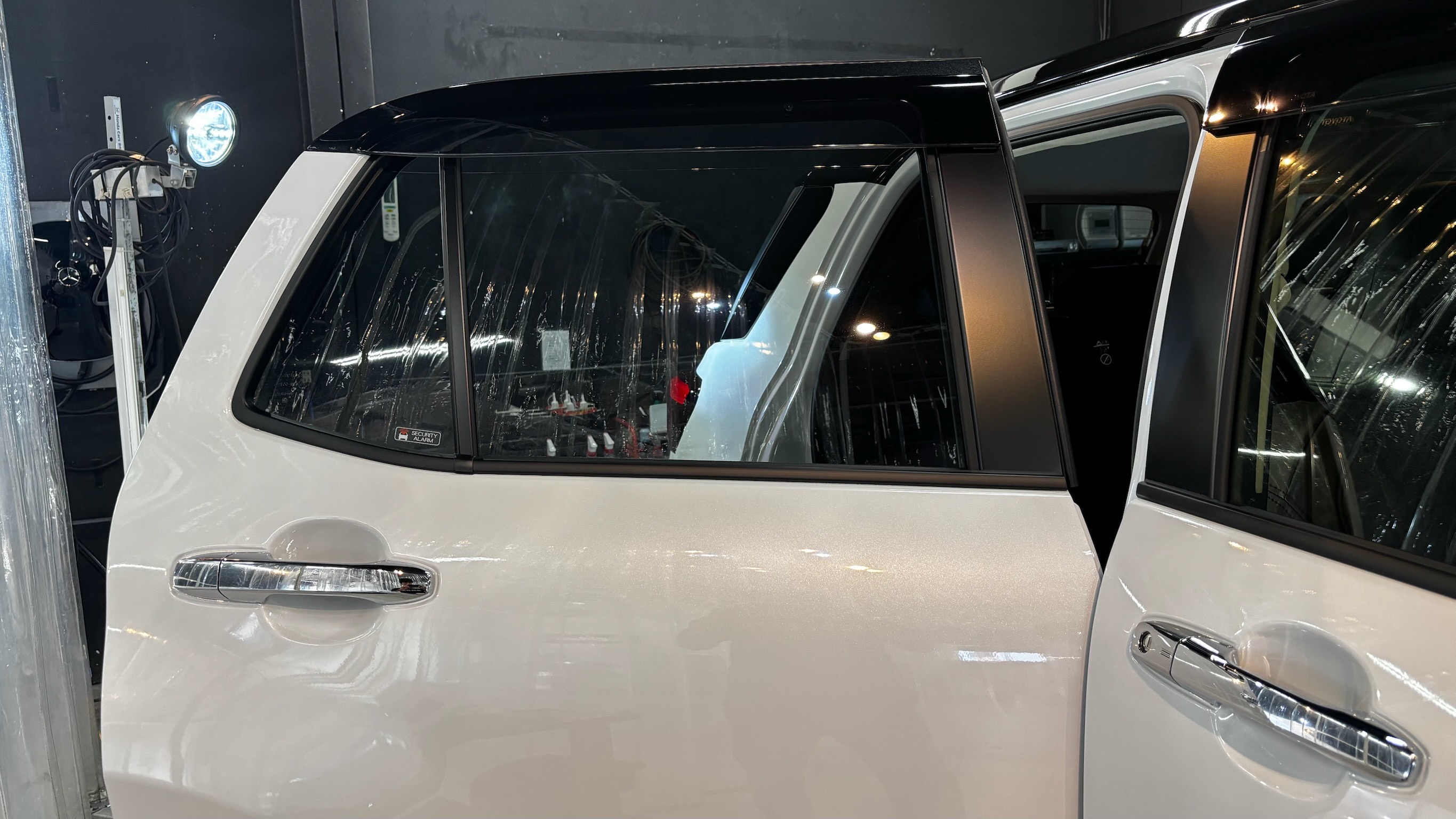 トヨタ・ライズ:ガードグレイズ施工:断熱カーフィルム施工:完成写真2