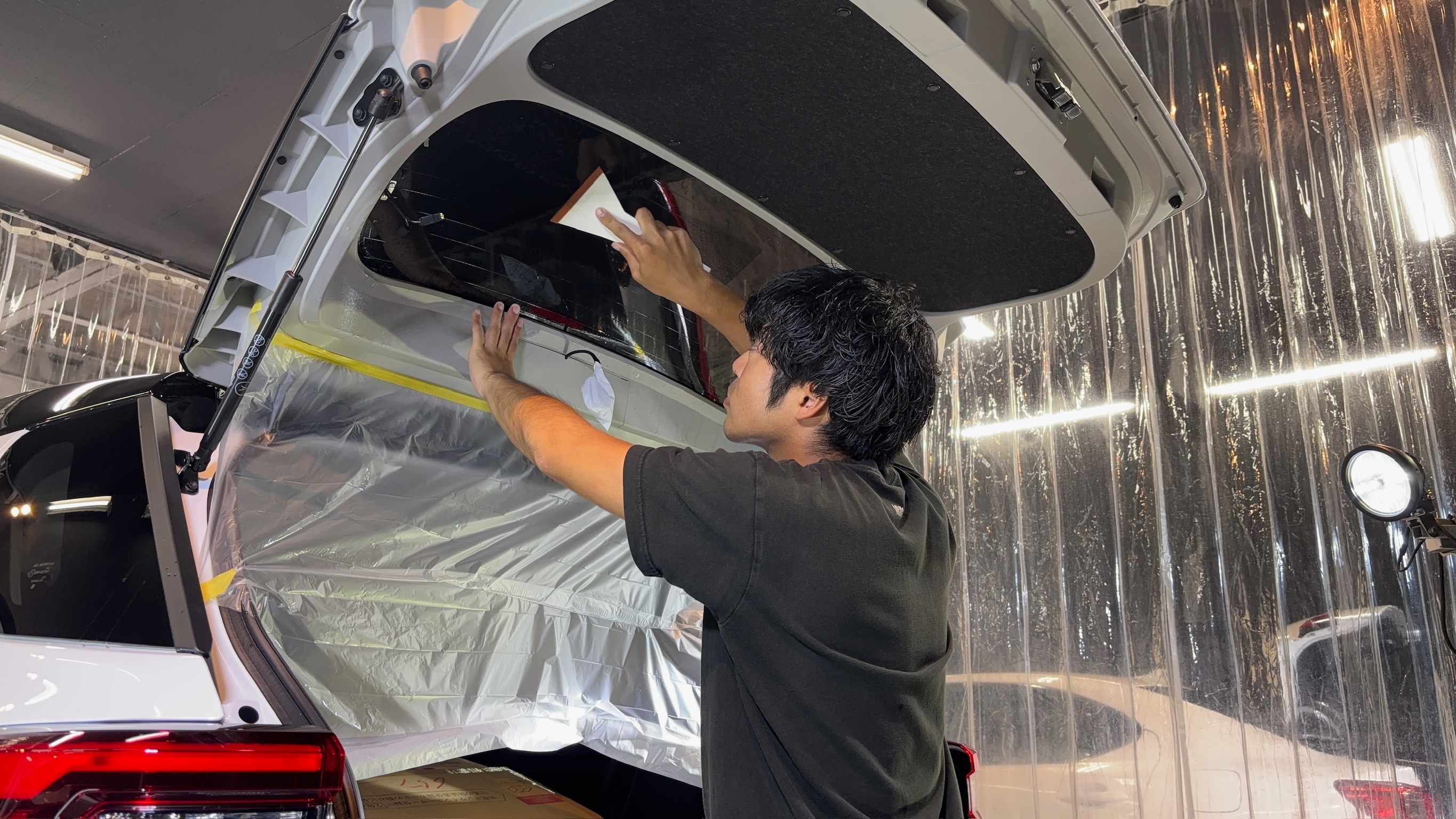 トヨタ・ライズ:ガードグレイズ施工:断熱カーフィルム施工:施工写真2