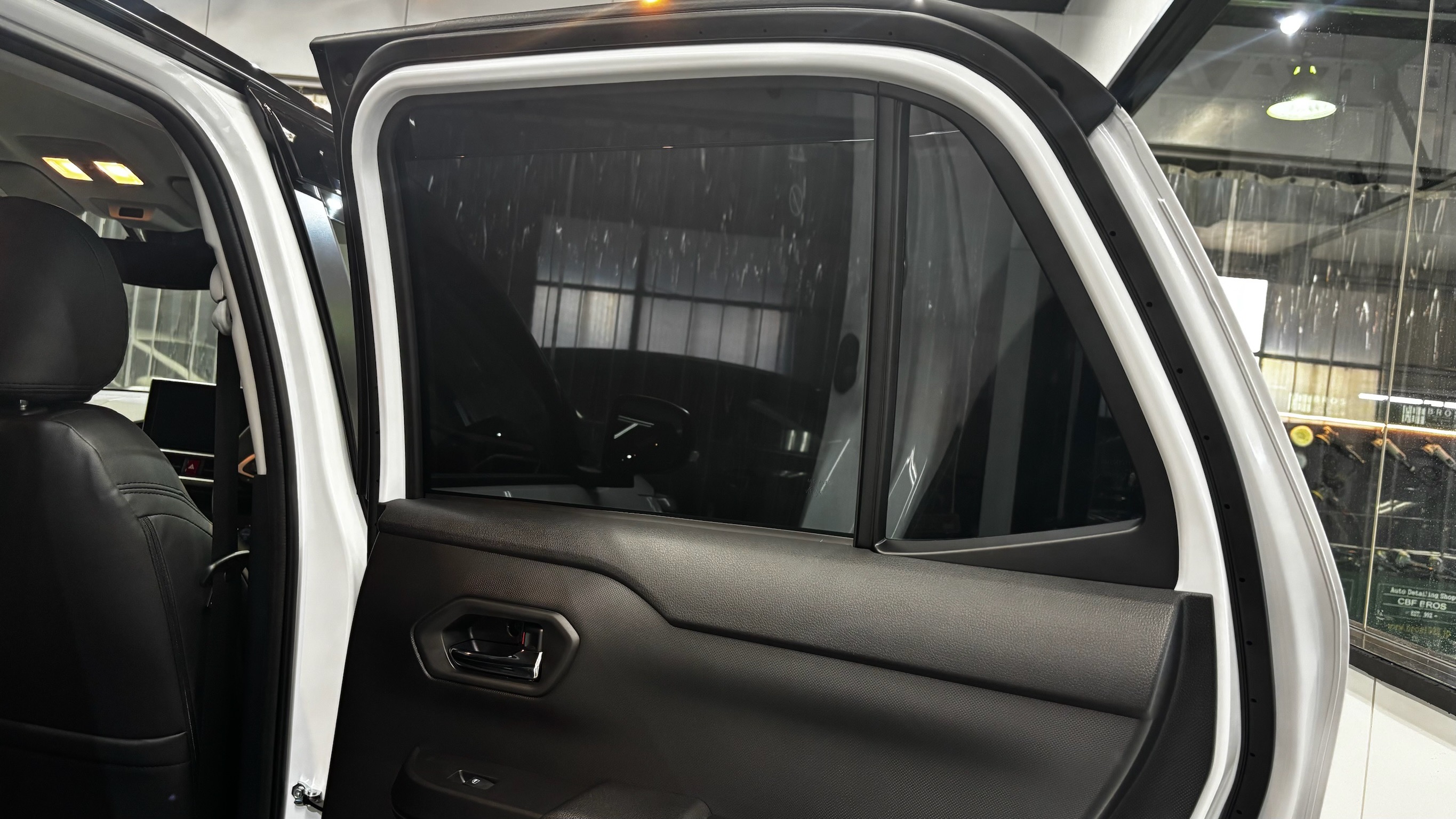 トヨタ・ライズ:ガードグレイズ施工:断熱カーフィルム施工:完成写真5